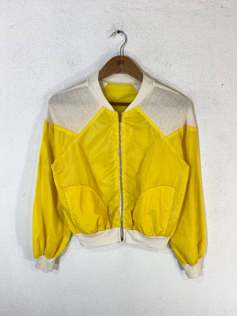 Vintage vintage two tone thin nylon windbreaker nice design Size US S / EU 44-46 / 1 - 1 Thumbnail