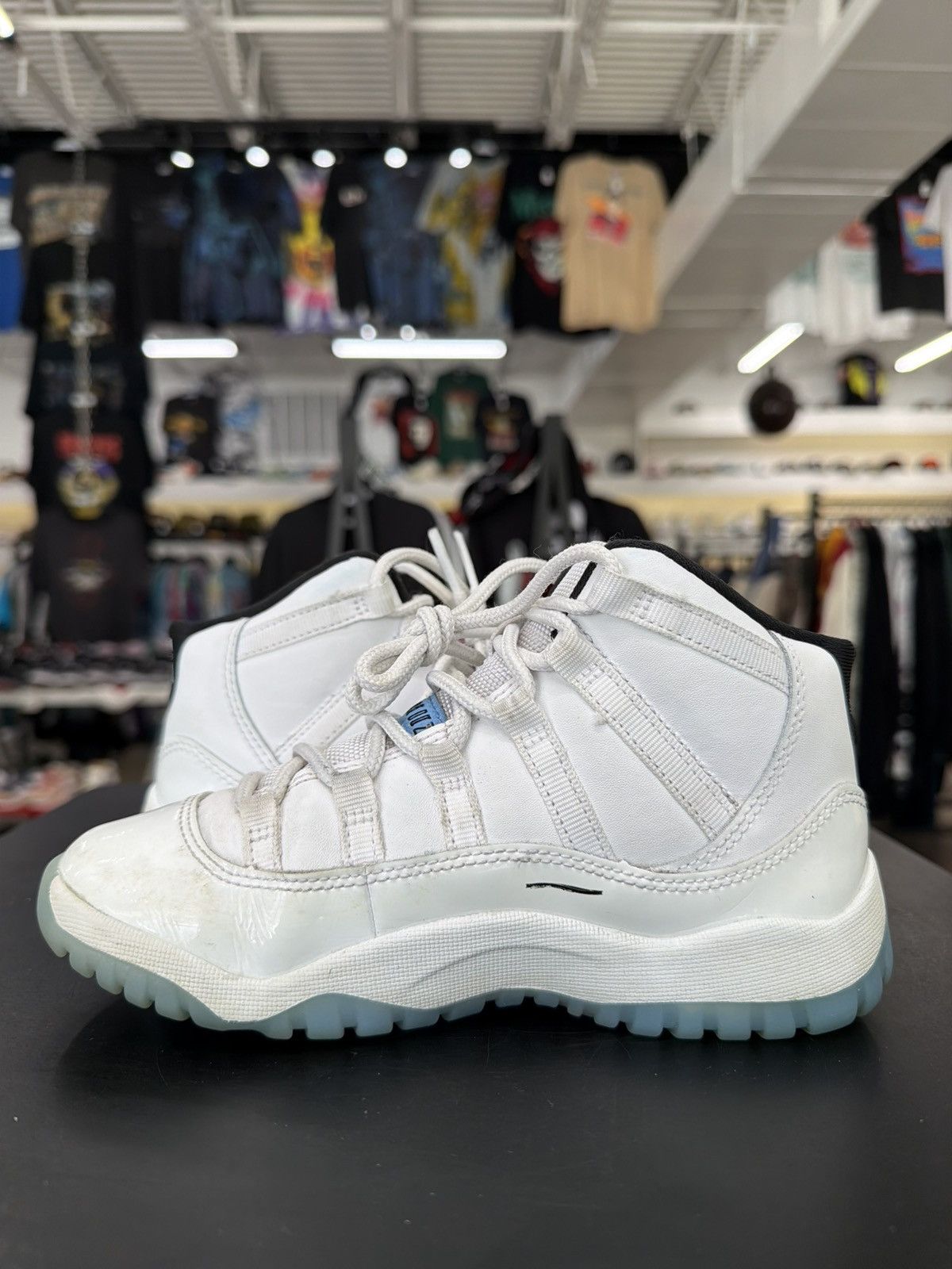 Jordan Brand Air Jordan 11 Legend Blue Size 1Y (2024) Size US 5 / EU 37 - 4 Thumbnail