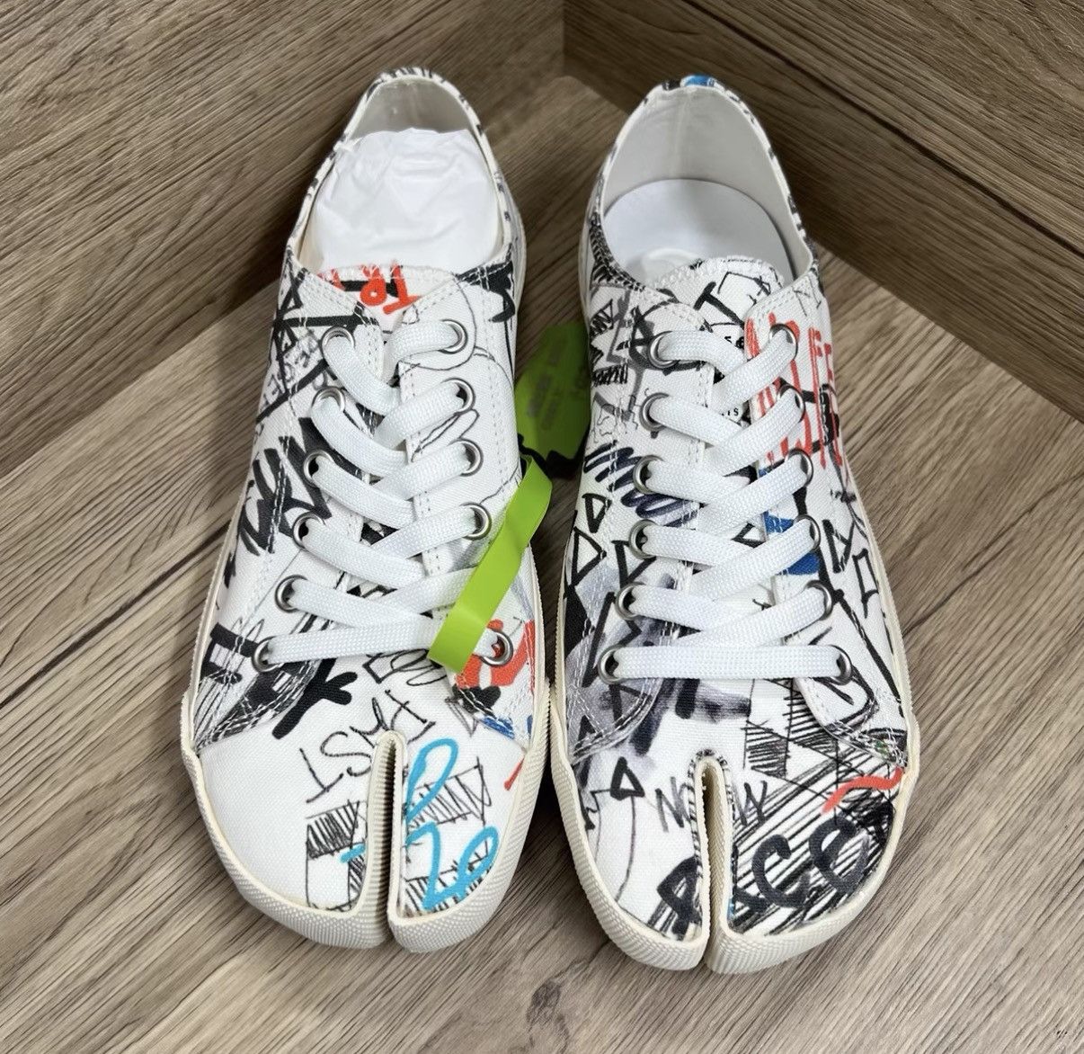 Maison Margiela Maison Margiela Tabi White Graffiti Split-Toe Shoes J41 Size US 8 / EU 41 - 3 Thumbnail
