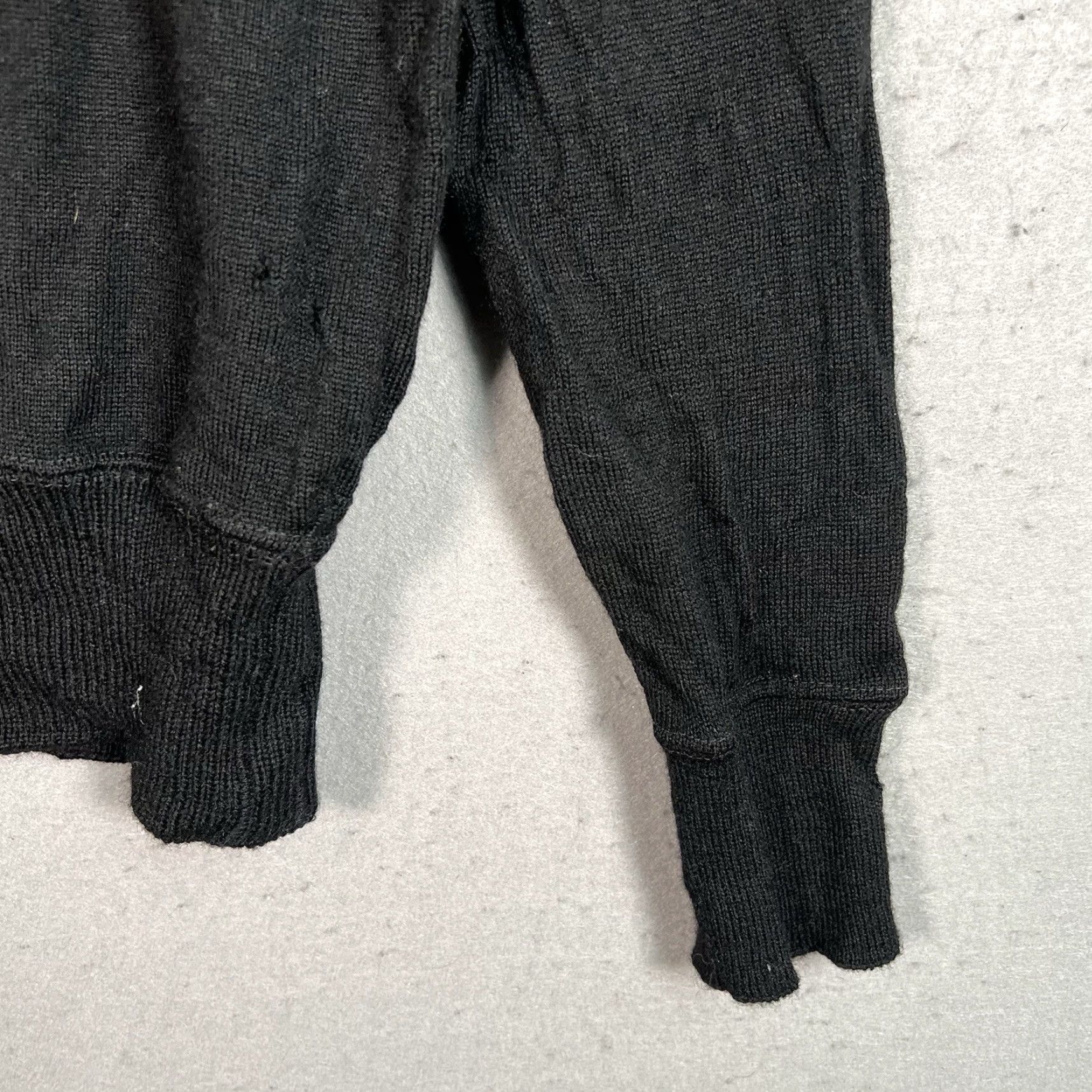 Vintage VINTAGE Holt's Sporting Goods Thompson Jr Hi V-Neck Pullover Sweater Black Mens M | 60's | Sweater | Pullover | V-Neck | Long Sleeve Size US M / EU 48-50 / 2 - 6 Thumbnail