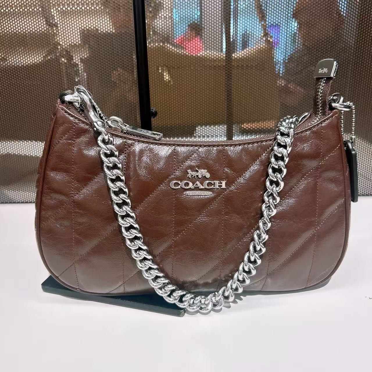 Coach NWT Coach Teri Shoulder Bag With Quilting CDY83 Size ONE SIZE - 5 Thumbnail