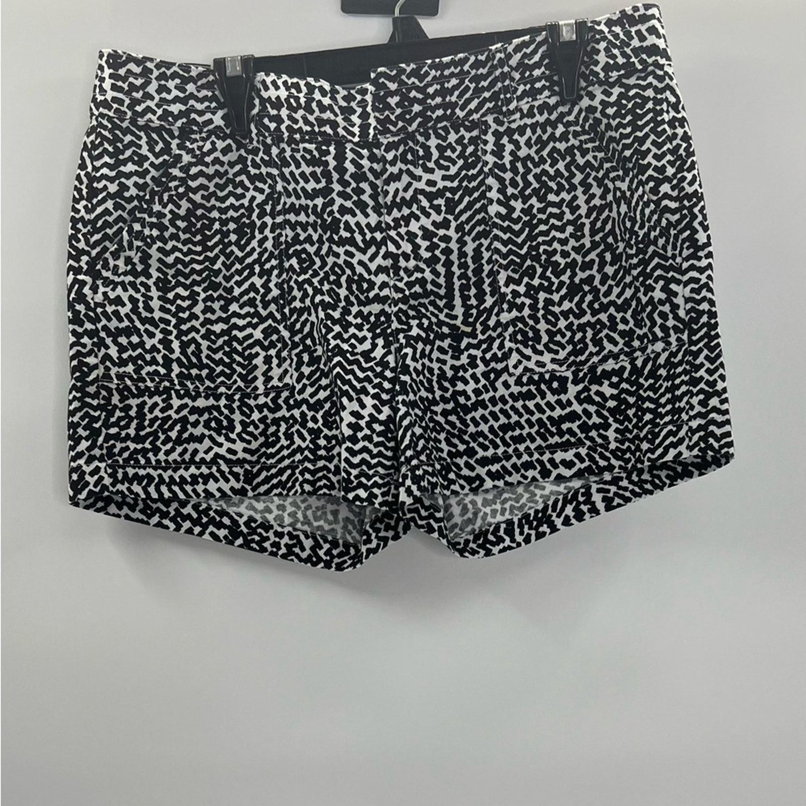 Banana Republic Banana Republic Women’s Black & White Chino Utility Shorts Size 36" / US 14 / IT 50 - 2 Thumbnail