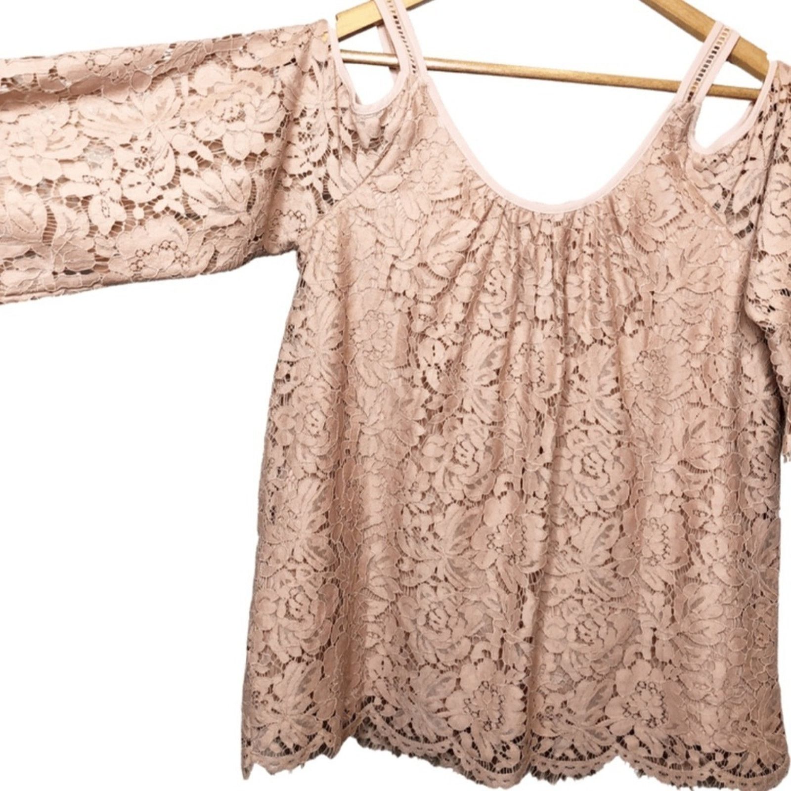 White House Black Market New with Tag White House Black Market Lace Blush Blouse Size S / US 4 / IT 40 - 8 Thumbnail