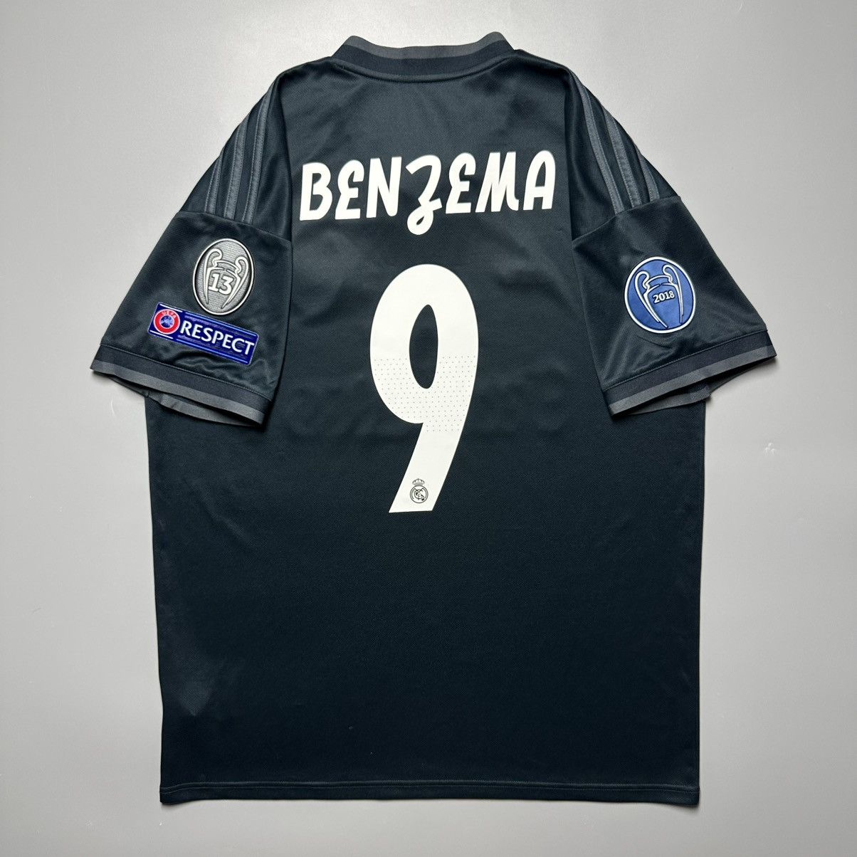 Vintage REAL MADRID ADIDAS 2018/2019 FOOTBALL AWAY JERSEY #9 BENZEMA Size US L / EU 52-54 / 3 - 1 Thumbnail