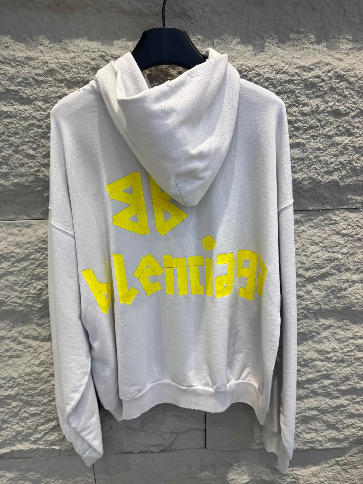 Balenciaga Balenciaga 23SS White Distressed Logo Hoodie Size US XXS / EU 40 - 3 Thumbnail