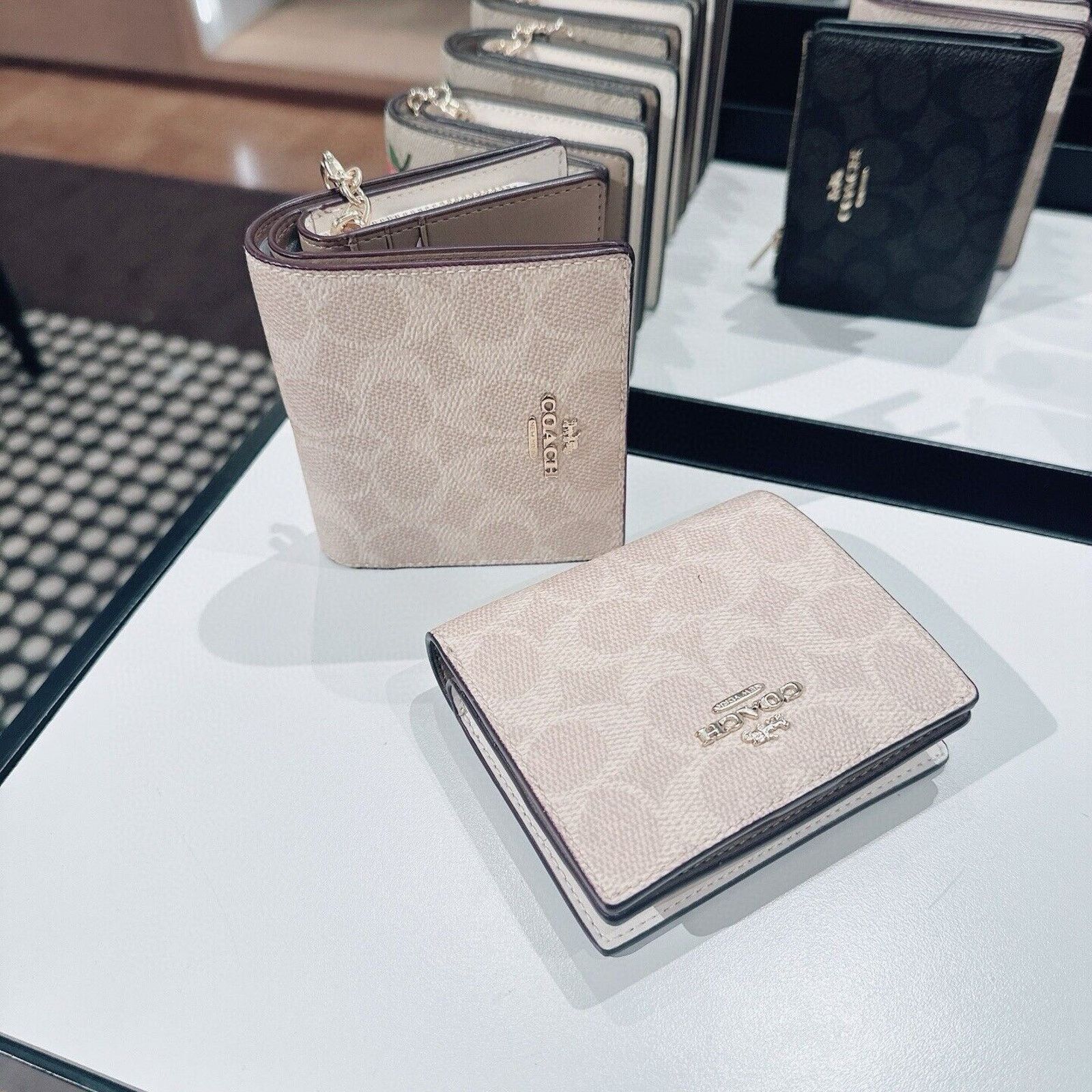 Coach NWT Coach Snap Wallet CW789 Gold /Sand/Chalk Signature Size ONE SIZE - 9 Thumbnail