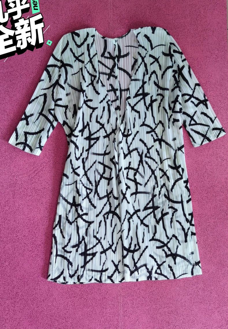 Issey Miyake Issey Miyake size:3 Black and white mid-sleeved brush coat Size M / US 6-8 / IT 42-44 - 1 Thumbnail