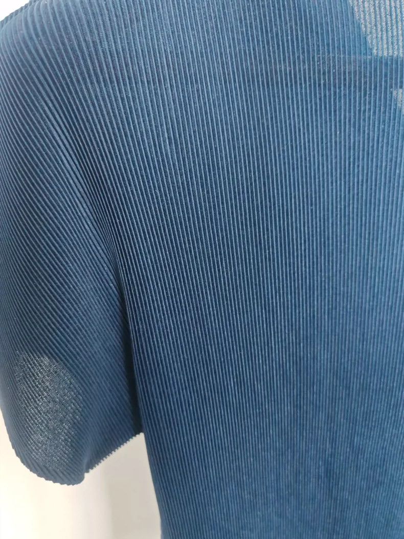 Issey Miyake Issey Miyake size:3 Dark blue pleated V-neck short-sleeved Size S / US 4 / IT 40 - 4 Thumbnail
