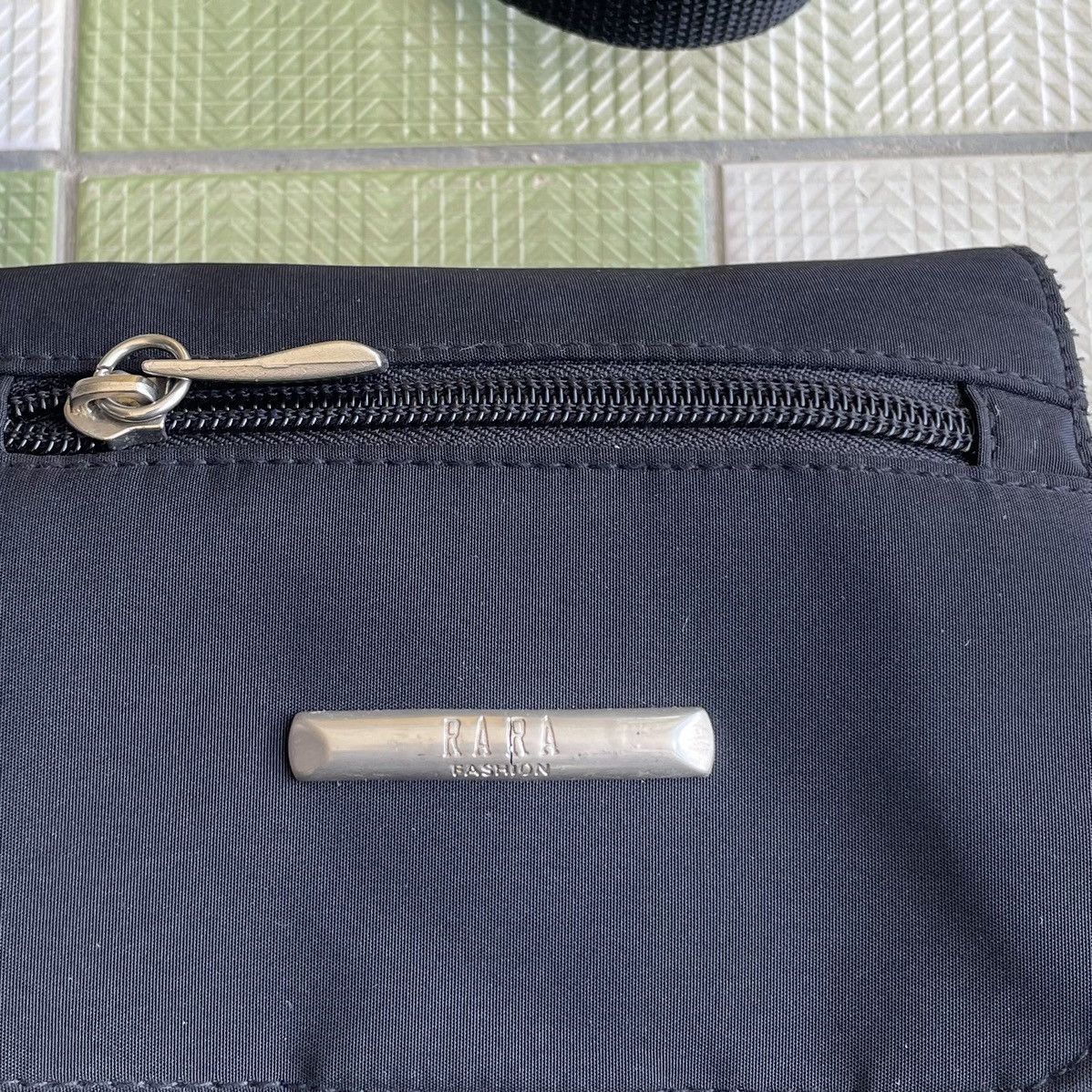Hypebeast RARA FASHION MULTI-POCKET CROSSBODY/SLING BAG Size ONE SIZE - 13 Thumbnail