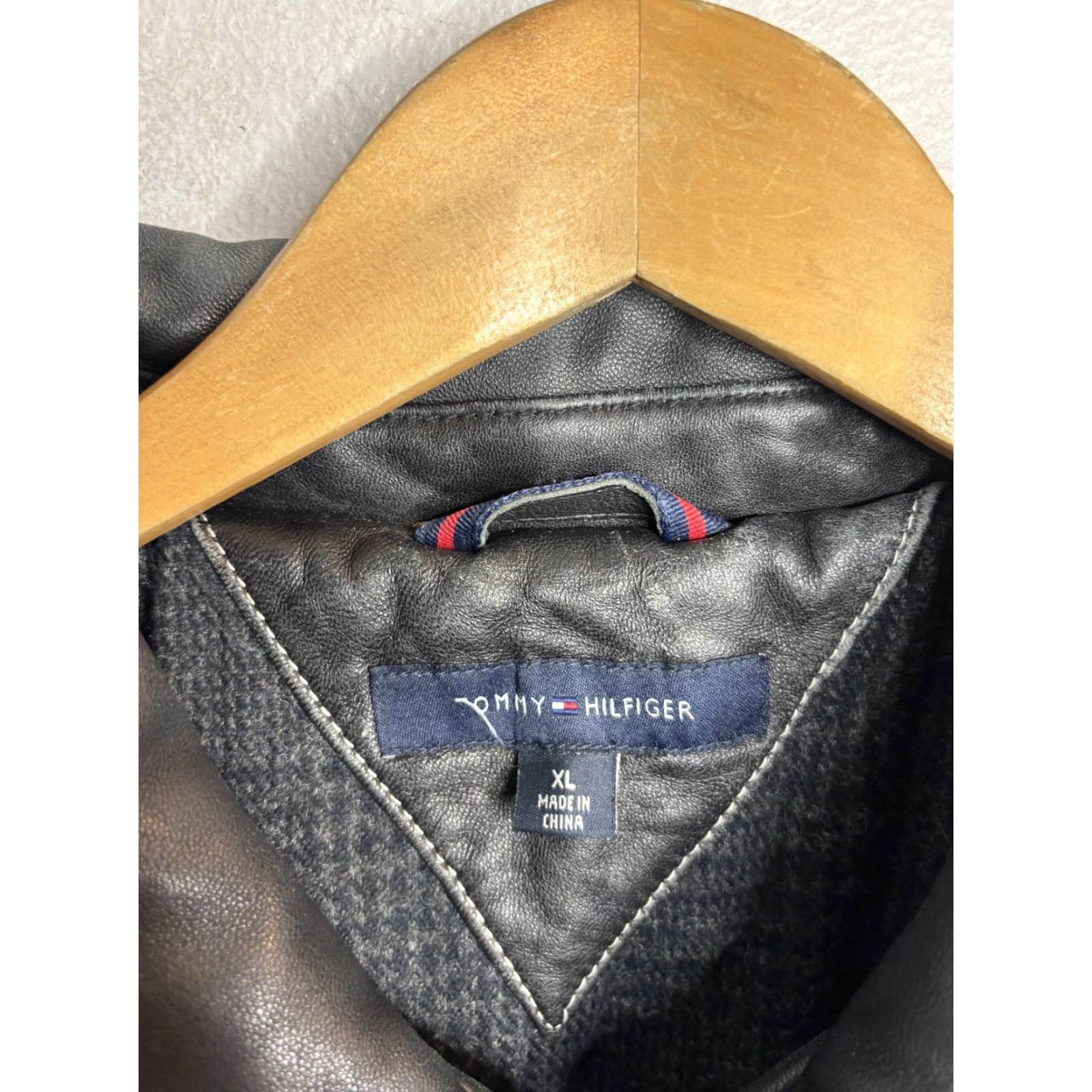Tommy Hilfiger VINTAGE Tommy Hilfiger Genuine Leather Jacket Mens XL Black Full Zip Bomber Lined Coat Size US XL / EU 56 / 4 - 4 Thumbnail