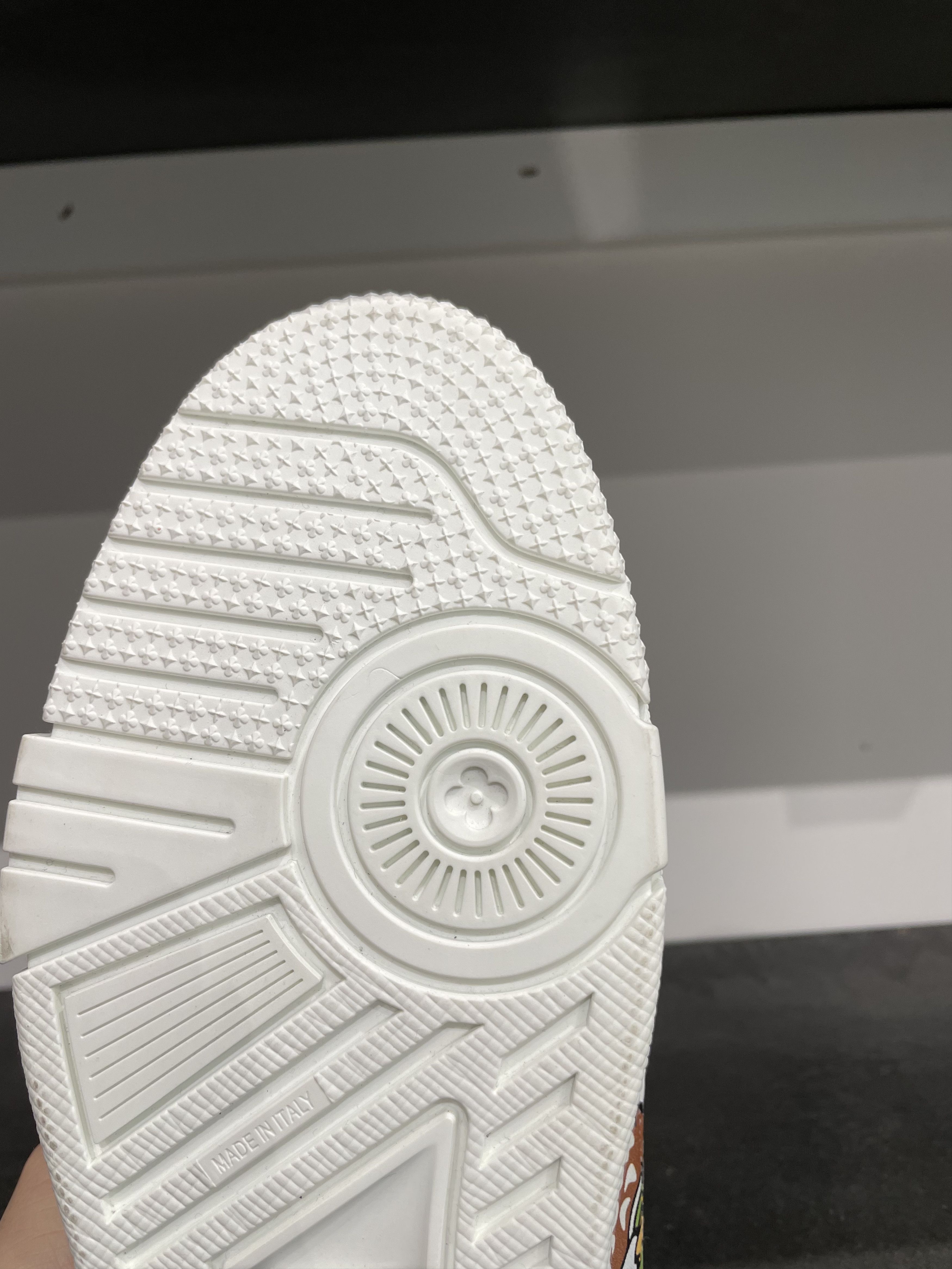 Louis Vuitton Louis Vuitton Duck Nigo White Trainer Sneaker Size US 7.5 / EU 40-41 - 11 Thumbnail