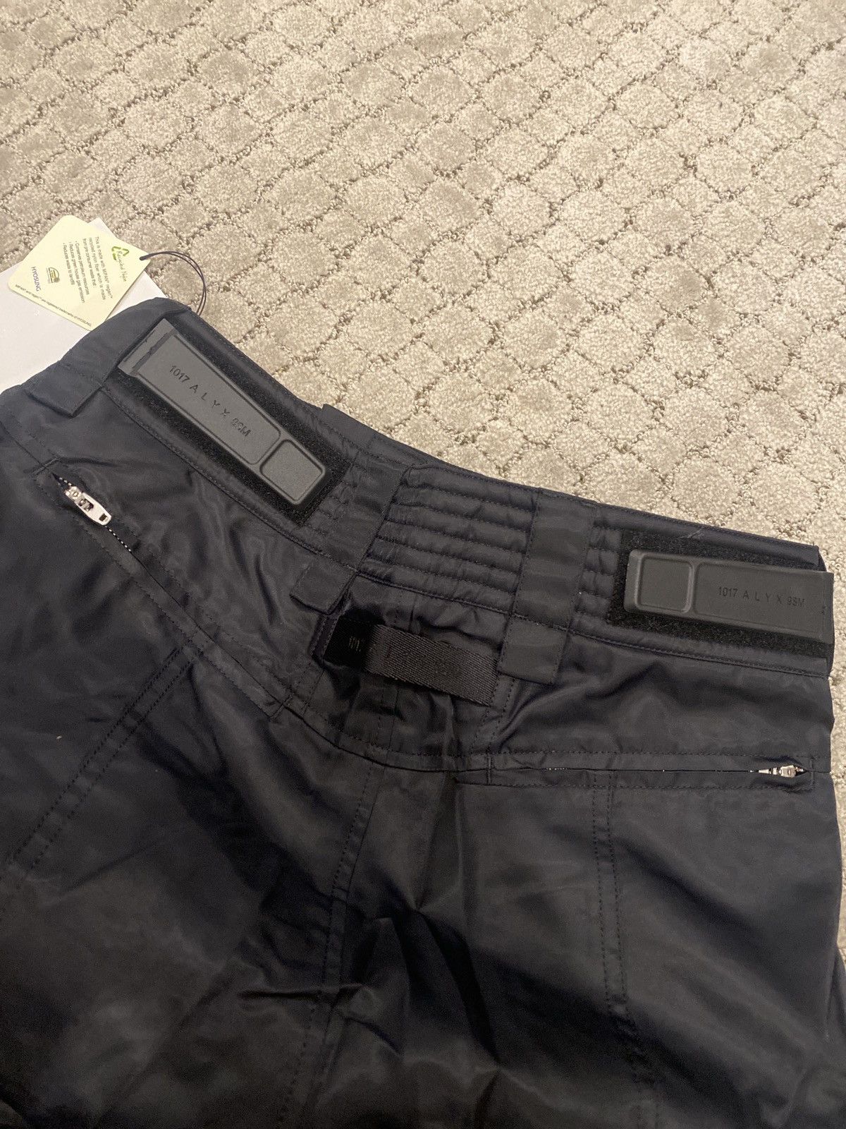 1017 ALYX 9SM 1017 Alyx 9sm FW20 tactical short Size US 30 / EU 46 - 2 Thumbnail