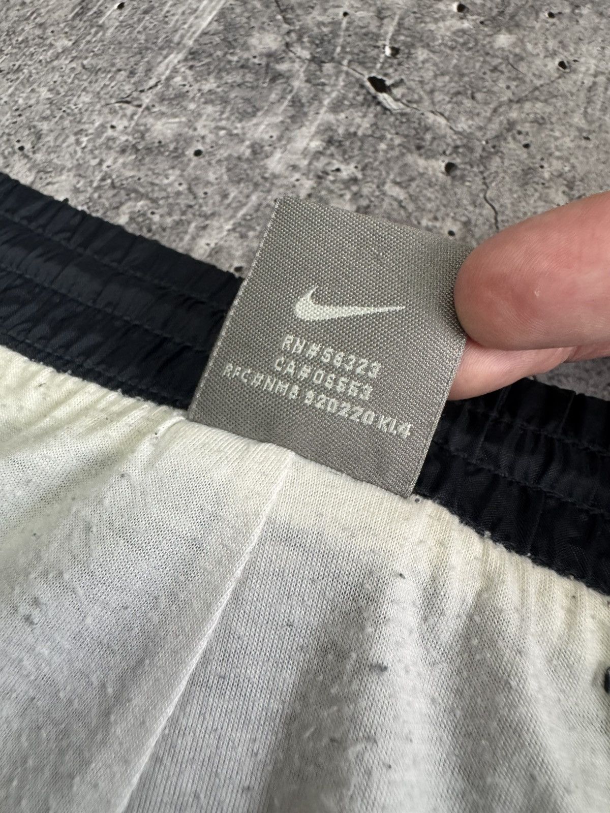 Nike Nike Vintage Nylon Pants Streetwear 90s Y2k Joggers Size US 33 - 8 Thumbnail