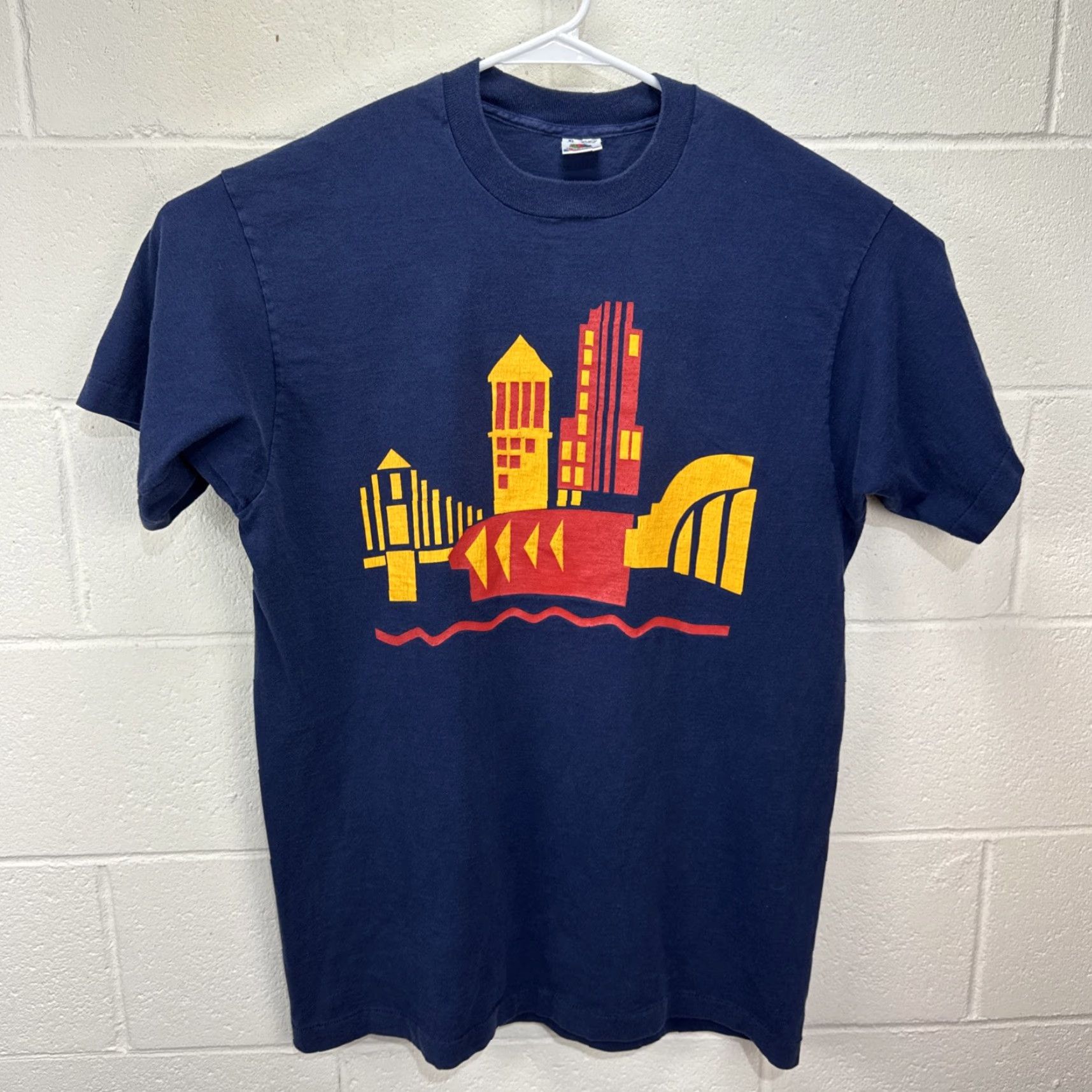 Fruit Of The Loom VINTAGE Fruit of the Loom Cityscape T-Shirt Blue XL Graphic Print Twin Towers 90s Mens Size US XL / EU 56 / 4 - 2 Thumbnail