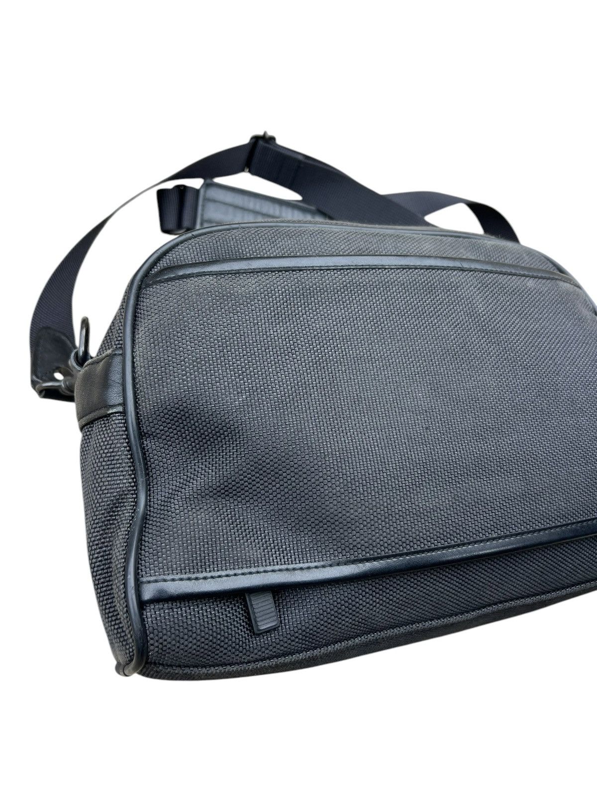 Issey Miyake Vintage Issey Miyake Fade Canvas Leather Sling Bag Size ONE SIZE - 10 Thumbnail