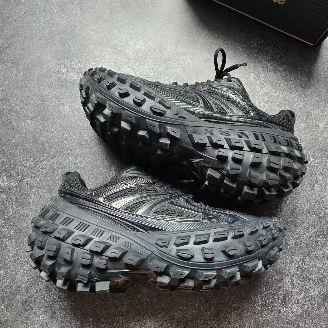 Balenciaga Balenciaga Black Lowtop Sneakers 44 Men Size US 10.5 / EU 43-44 - 1 Thumbnail