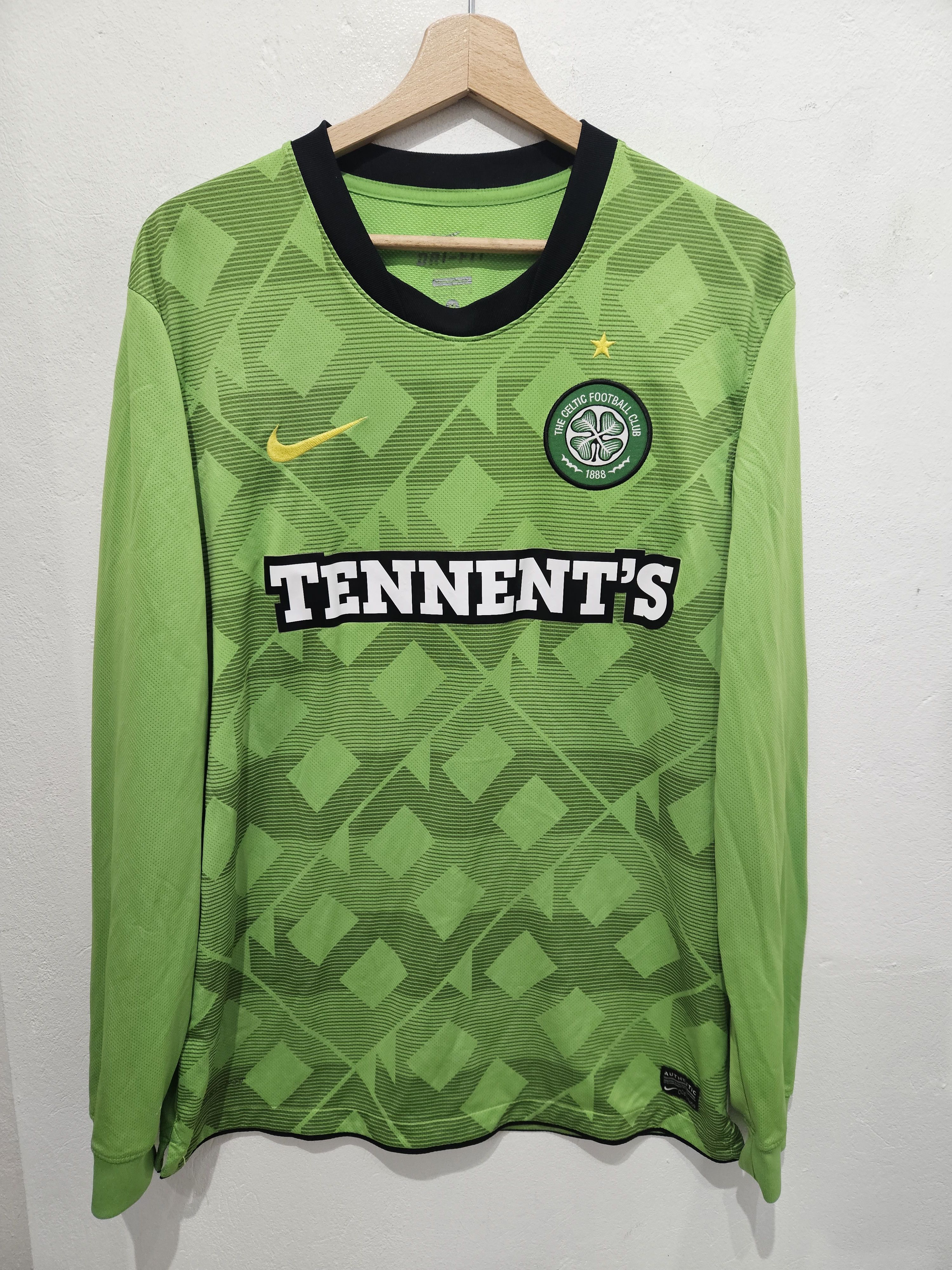 NIKE CELTIC GLASGOW 2010 SIZE M LONGSLEEVE JERSEY