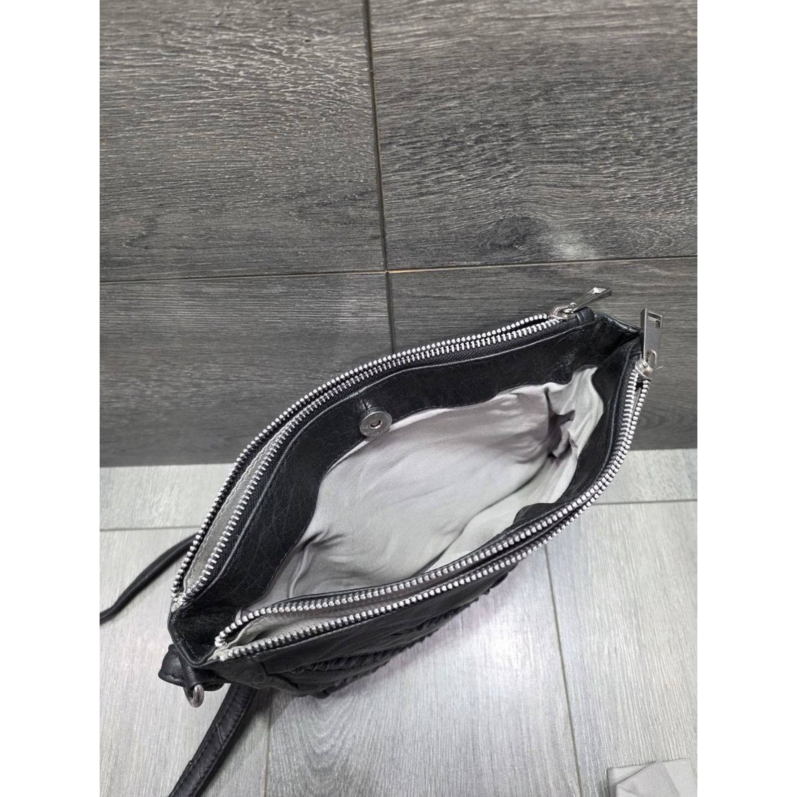 & Other Stories Day & Mood Fonda Small Crossbody Bag Black Leather B000468 Size ONE SIZE - 7 Thumbnail