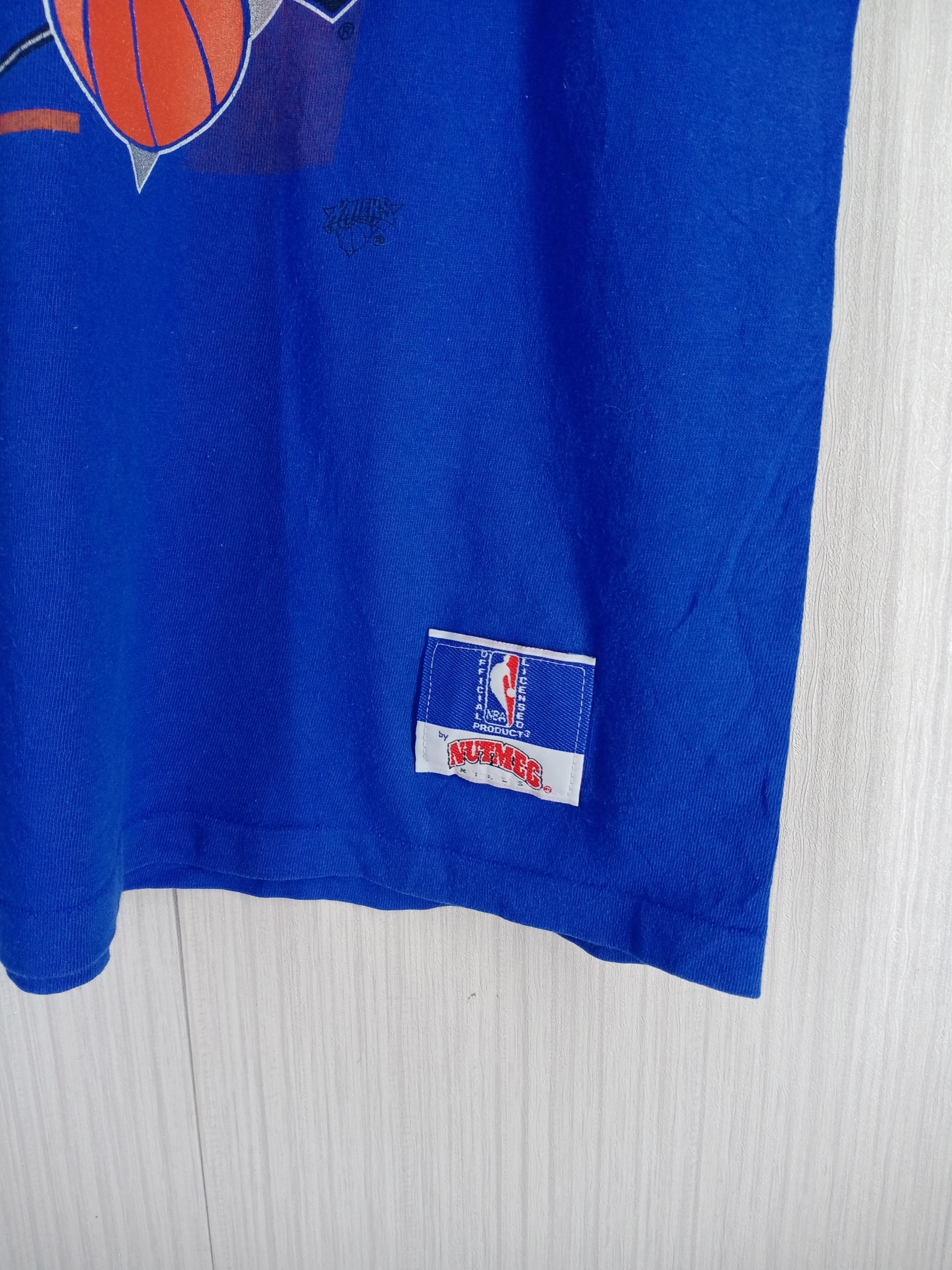 NBA Rare Vintage 90s New York Knicks NBA Tshirt Size US L / EU 52-54 / 3 - 6 Thumbnail