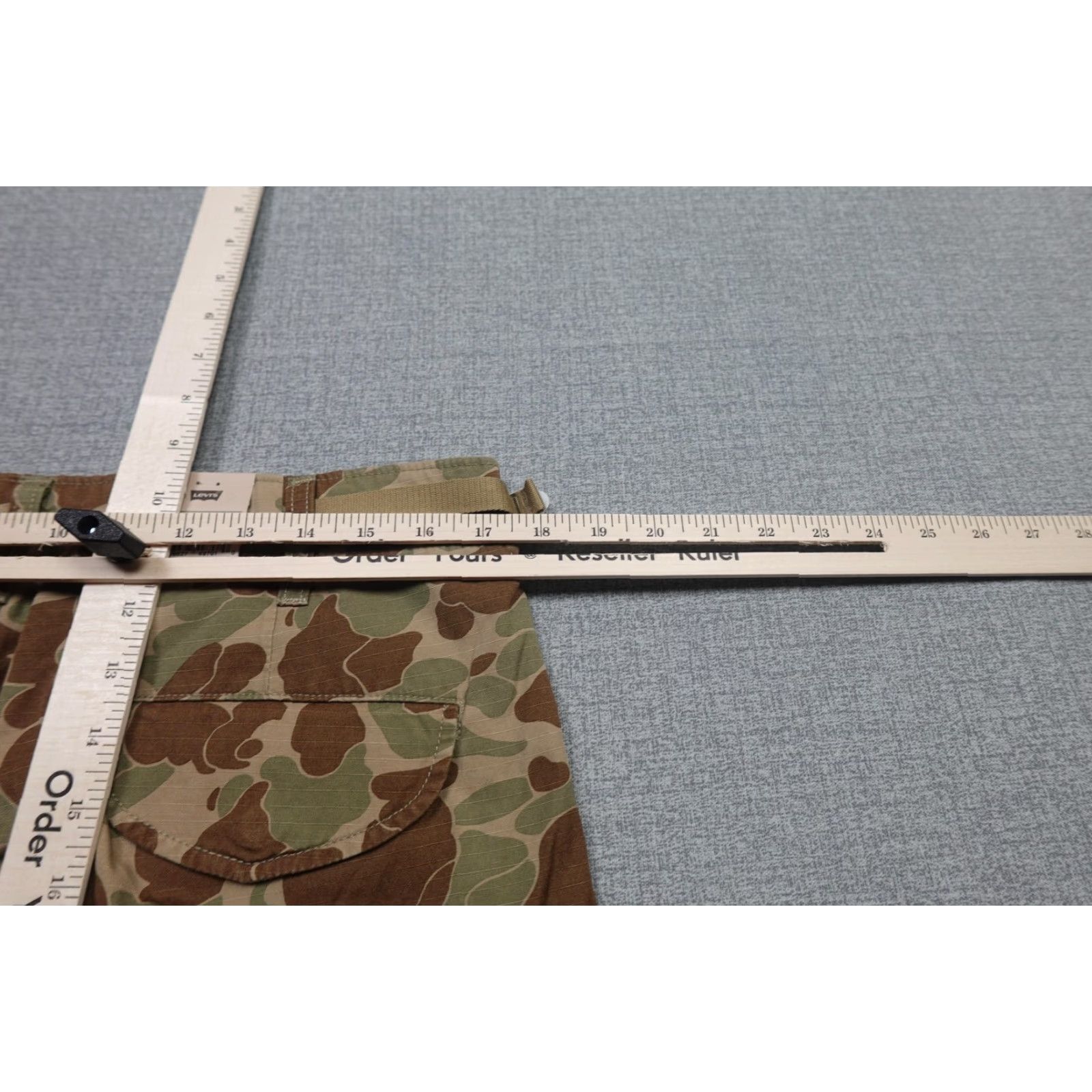 Levi's Levi's XX Cargo Baggy Pants Men 34x30 Camouflage Multicolor Workwear Cargo Pockets Adjustable Waist NWT Regular Inseam 30 Overall Size US 34 / EU 50 - 7 Thumbnail