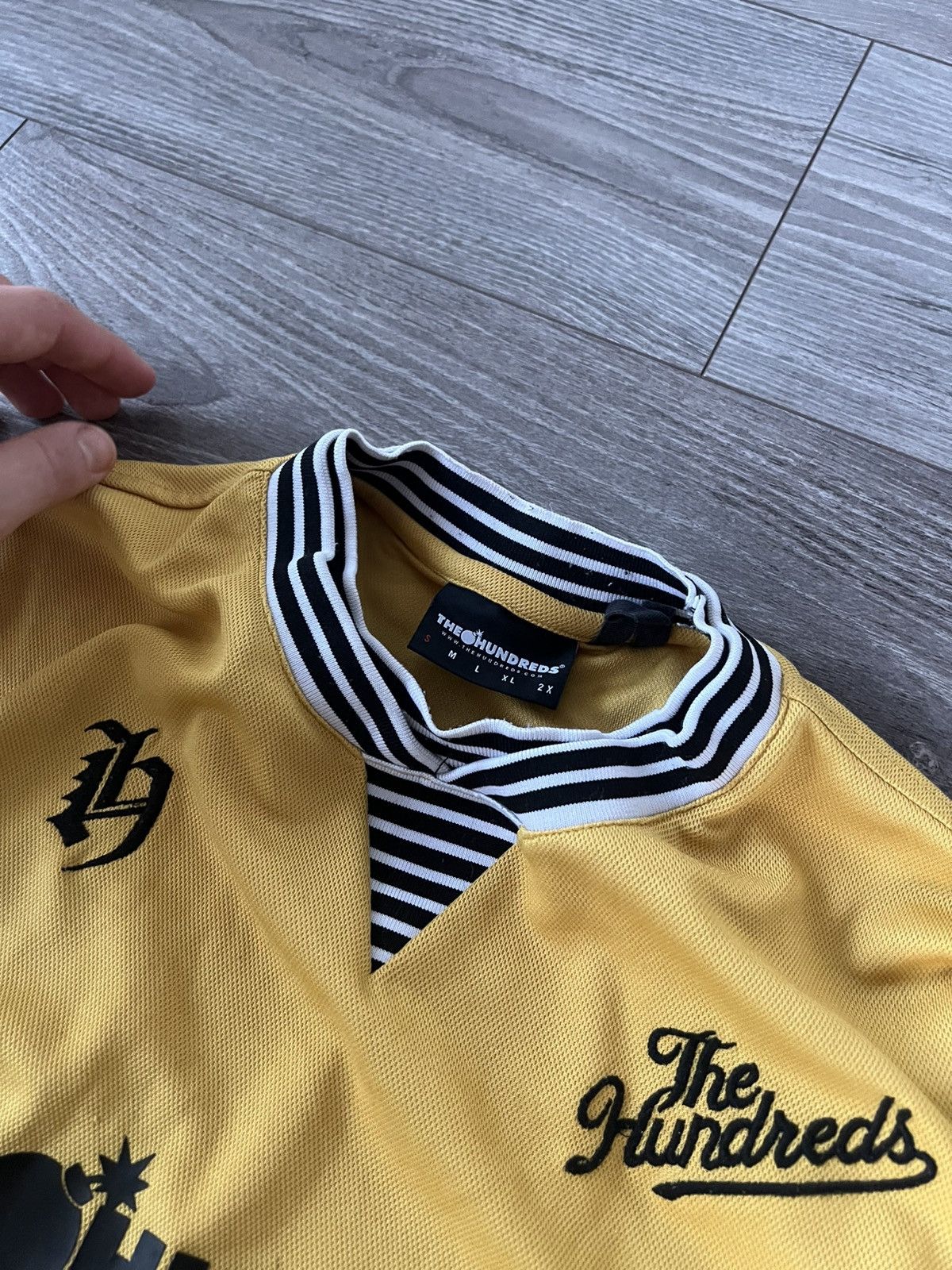 Japanese Brand × The Hundreds ‼️The Hundreds Big Printed Back Logo Jersey Style Tee‼️ Size US S / EU 44-46 / 1 - 12 Thumbnail