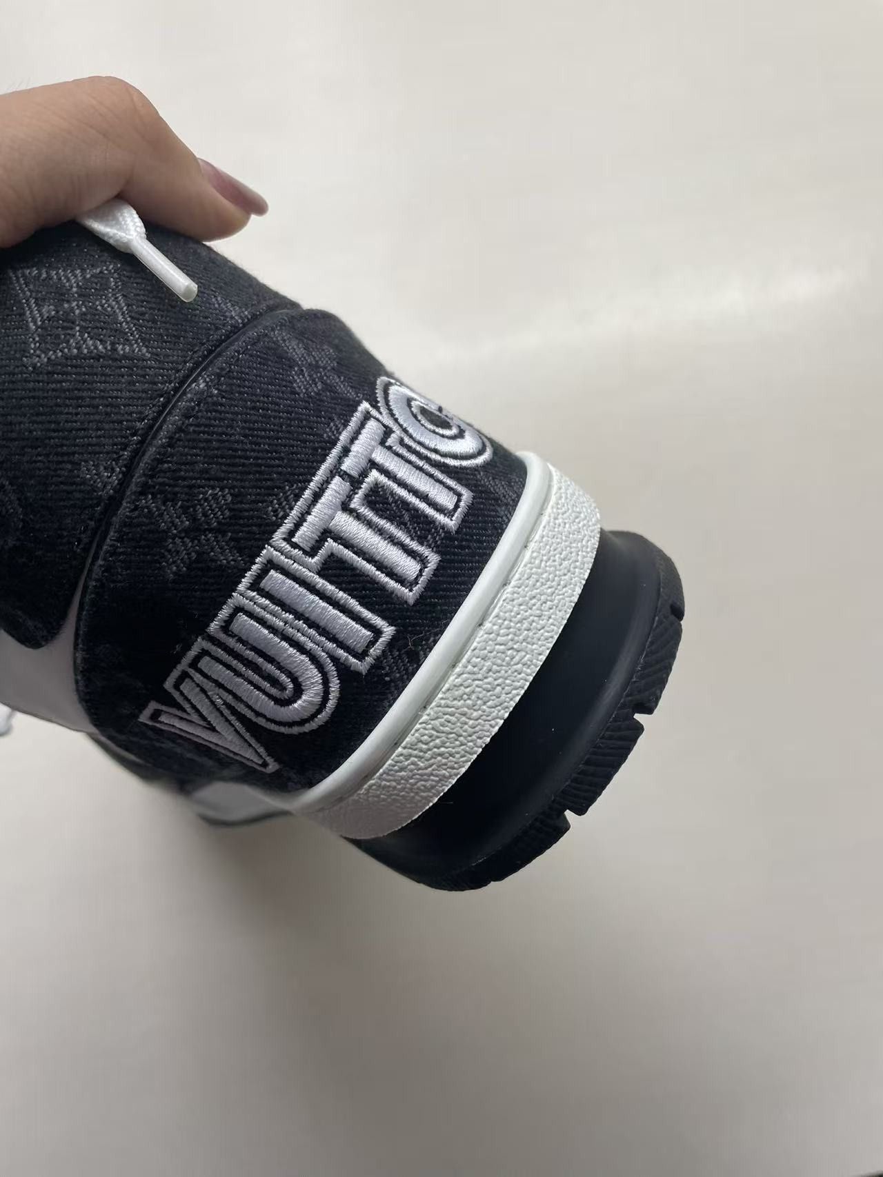 Louis Vuitton Louis Vuitton Monogram Trainer Sneakers Size US 9 / IT 39 - 7 Thumbnail