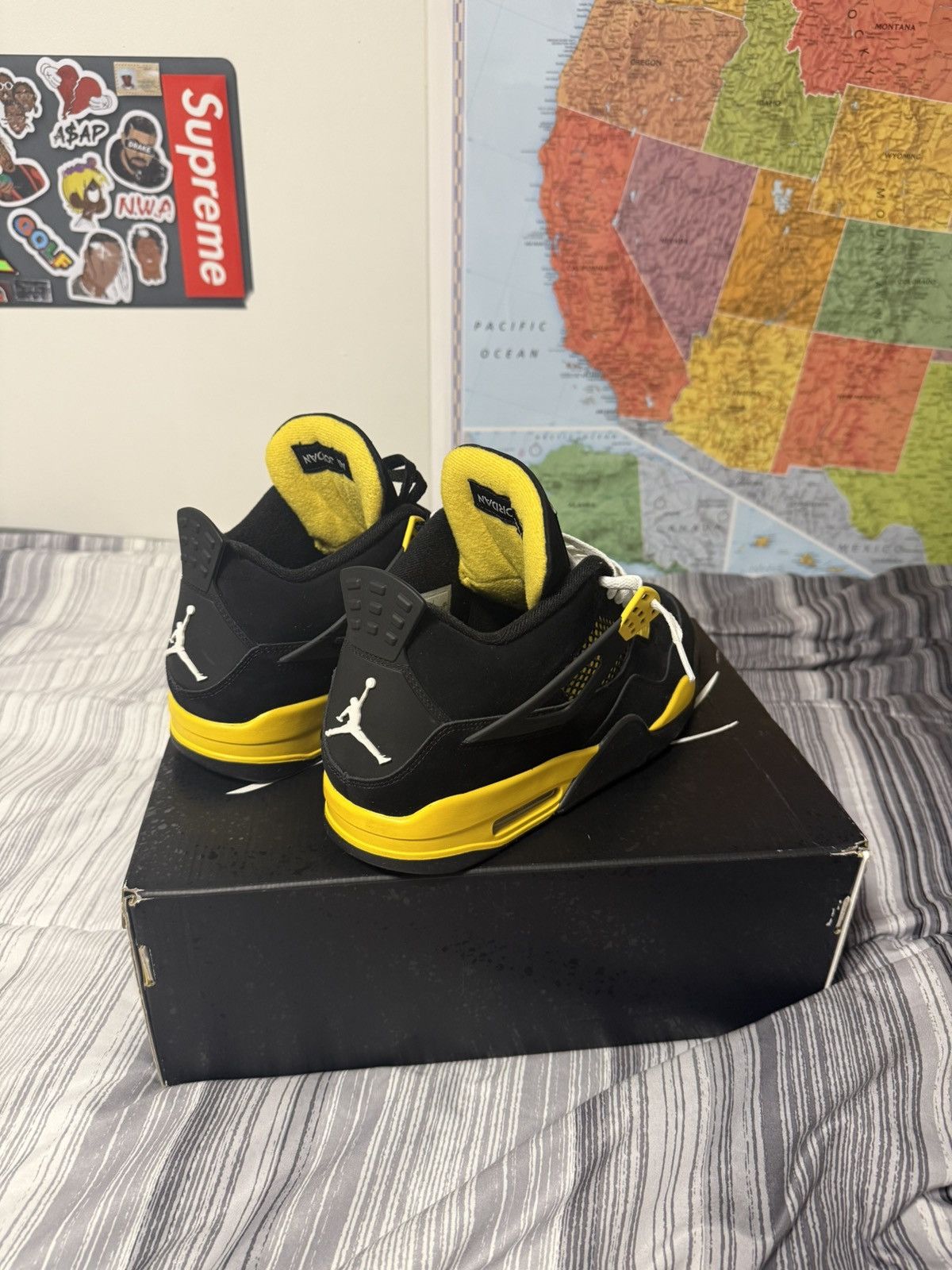 Jordan Brand Jordan 4 Thunder Size US 10 / EU 43 - 2 Thumbnail