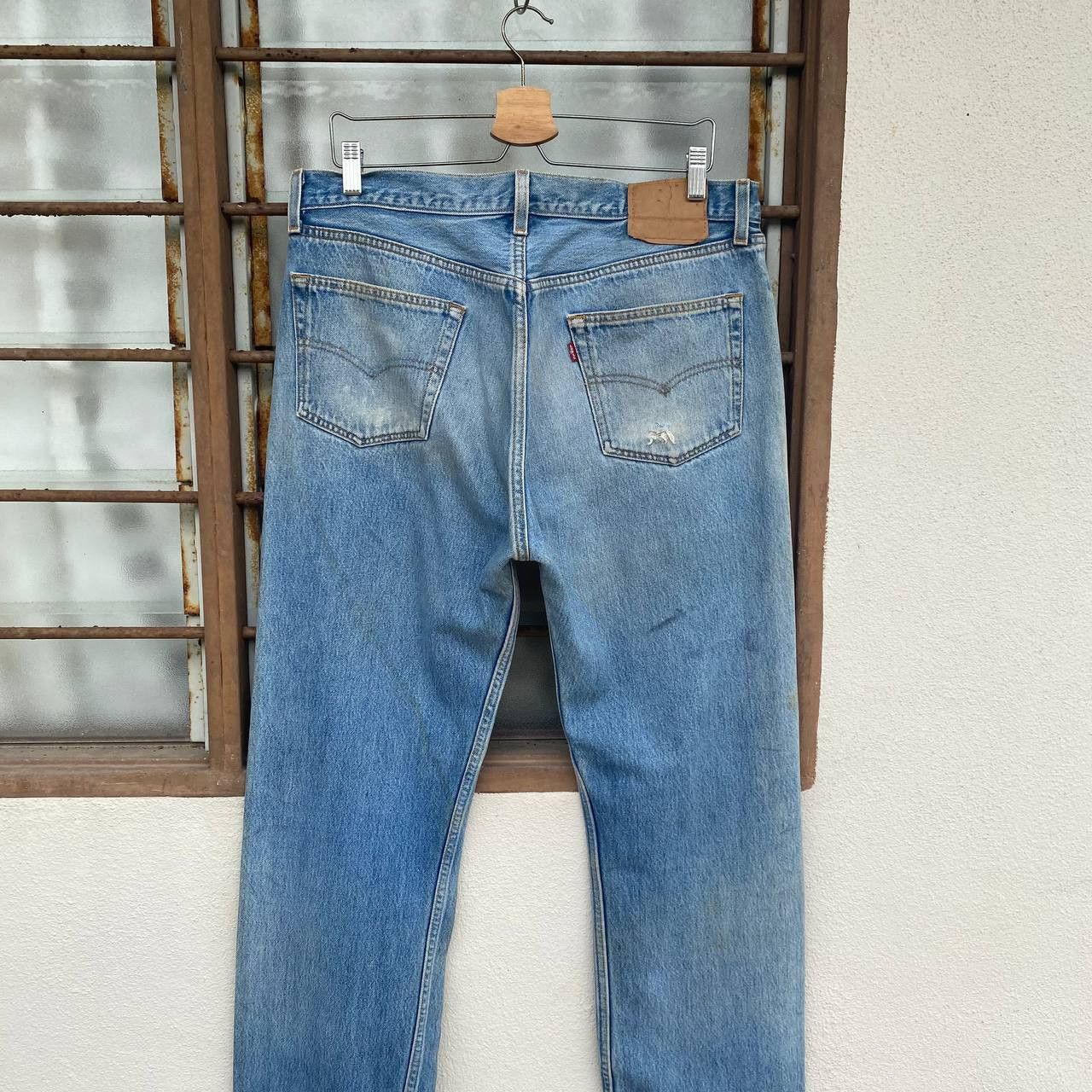 Levi's Vintage Clothing VINTAGE 00'S LEVIS 501 DISTRESSED DIRTY JEAN W35X33" Size US 35 - 8 Thumbnail