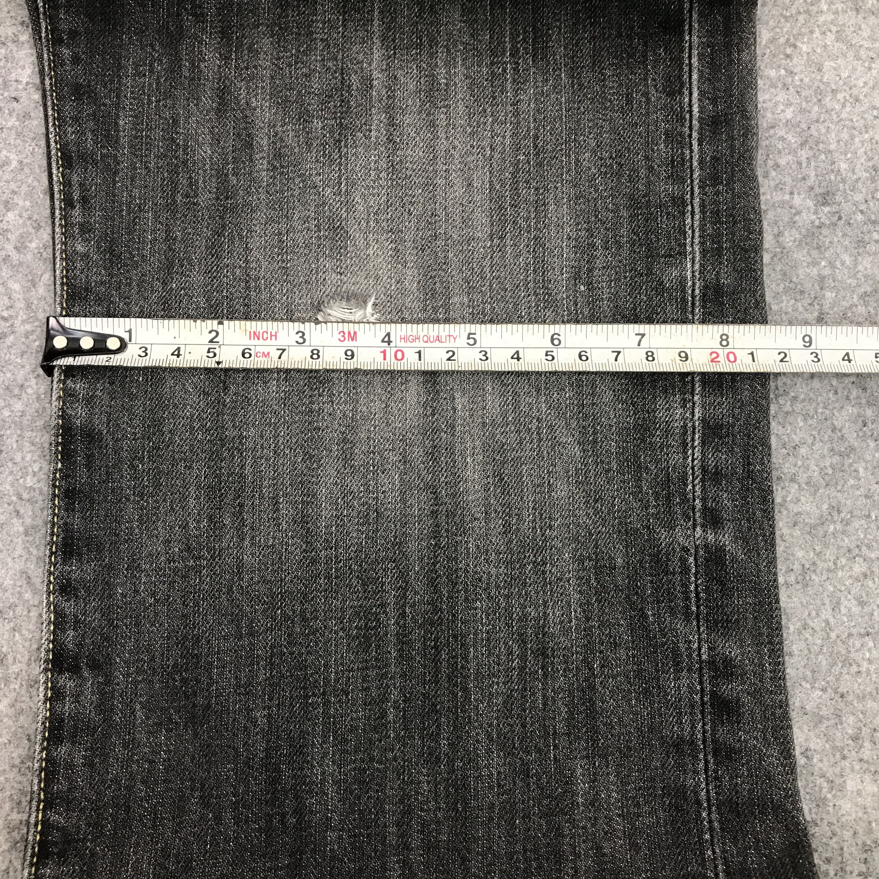 Japanese Brand × Jun Takahashi JAPANESE BLACK FADED UNIQLO DISTRESSED DENIM JEANS Size US 29 - 11 Thumbnail