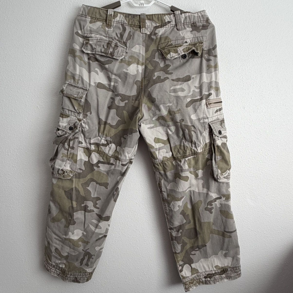 Other No Boundaries Beige Camo Cargo Pants Men’s 36x30 Pocket Size US 36 / EU 52 - 4 Thumbnail
