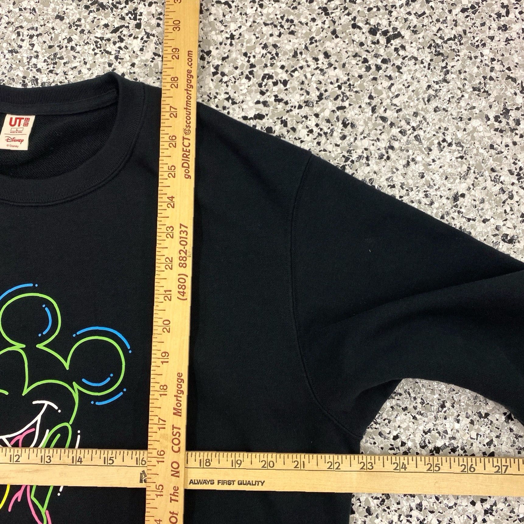 Uniqlo VINTAGE UNIQLO x DISNEY Black Neon Mickey Mouse Graphic Pullover Sweatshirt Mens L Size US L / EU 52-54 / 3 - 4 Thumbnail