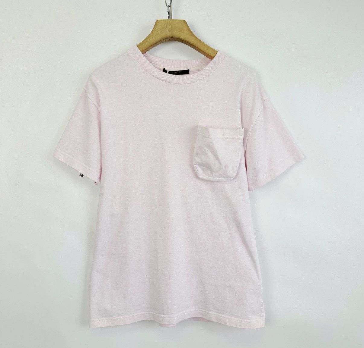 Louis Vuitton Louis Vuitton Pink Chest Pocket Short Sleeve T-shirt K12 Size XS / US 0-2 / IT 36-38 - 1 Thumbnail