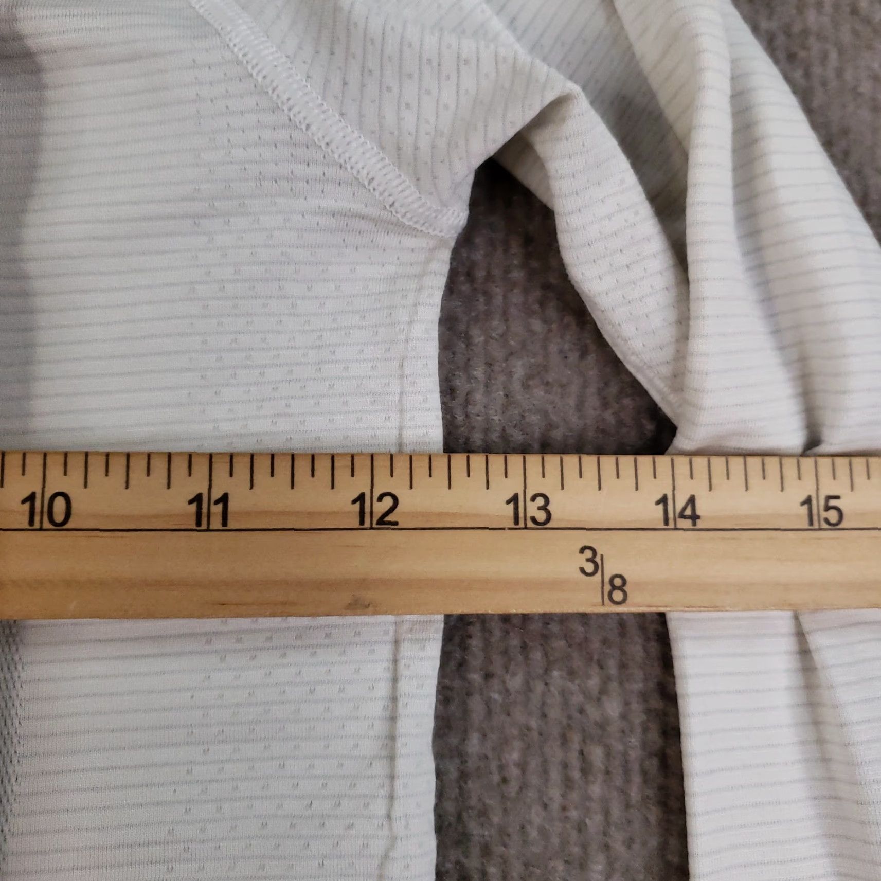 Lululemon Lululemon Shirt Womens XS White Vent Tech Long Sleeve Seamless Run Thumbholes Size S / US 4 / IT 40 - 3 Thumbnail