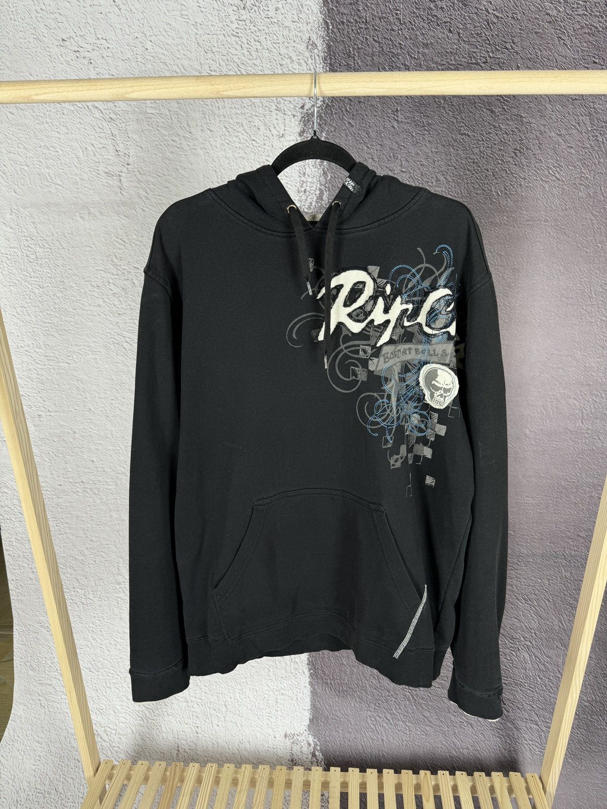 Rip Curl Rip Curl vintage big logo trashed distressed big logo hoodie Size US L / EU 52-54 / 3 - 1 Thumbnail