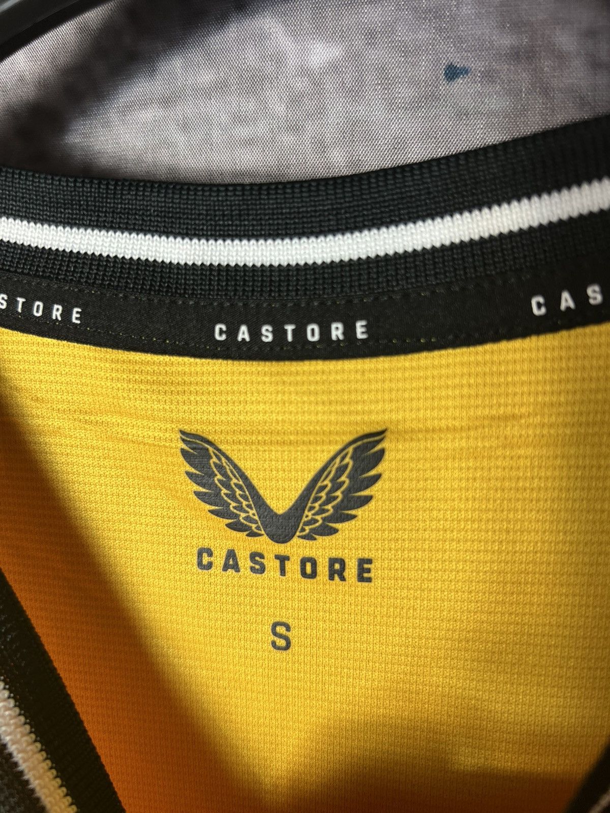 Castore Wolverhampton Eanderers Wolves Home 23/24 Jersey Castore Tee Size US S / EU 44-46 / 1 - 8 Thumbnail