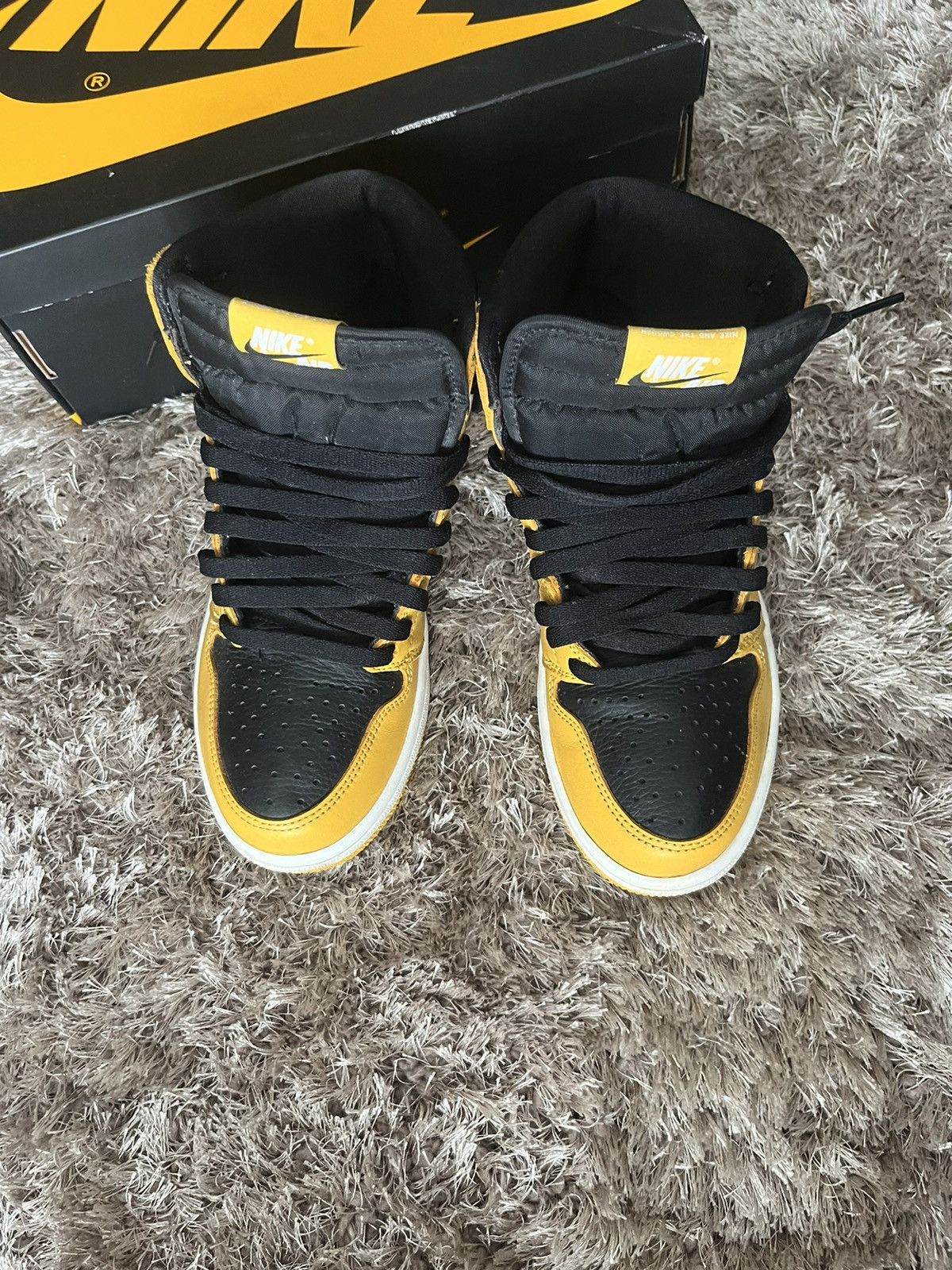 Jordan Brand × Nike Air Jordan 1 Pollen Size US 7 / EU 40 - 8 Thumbnail