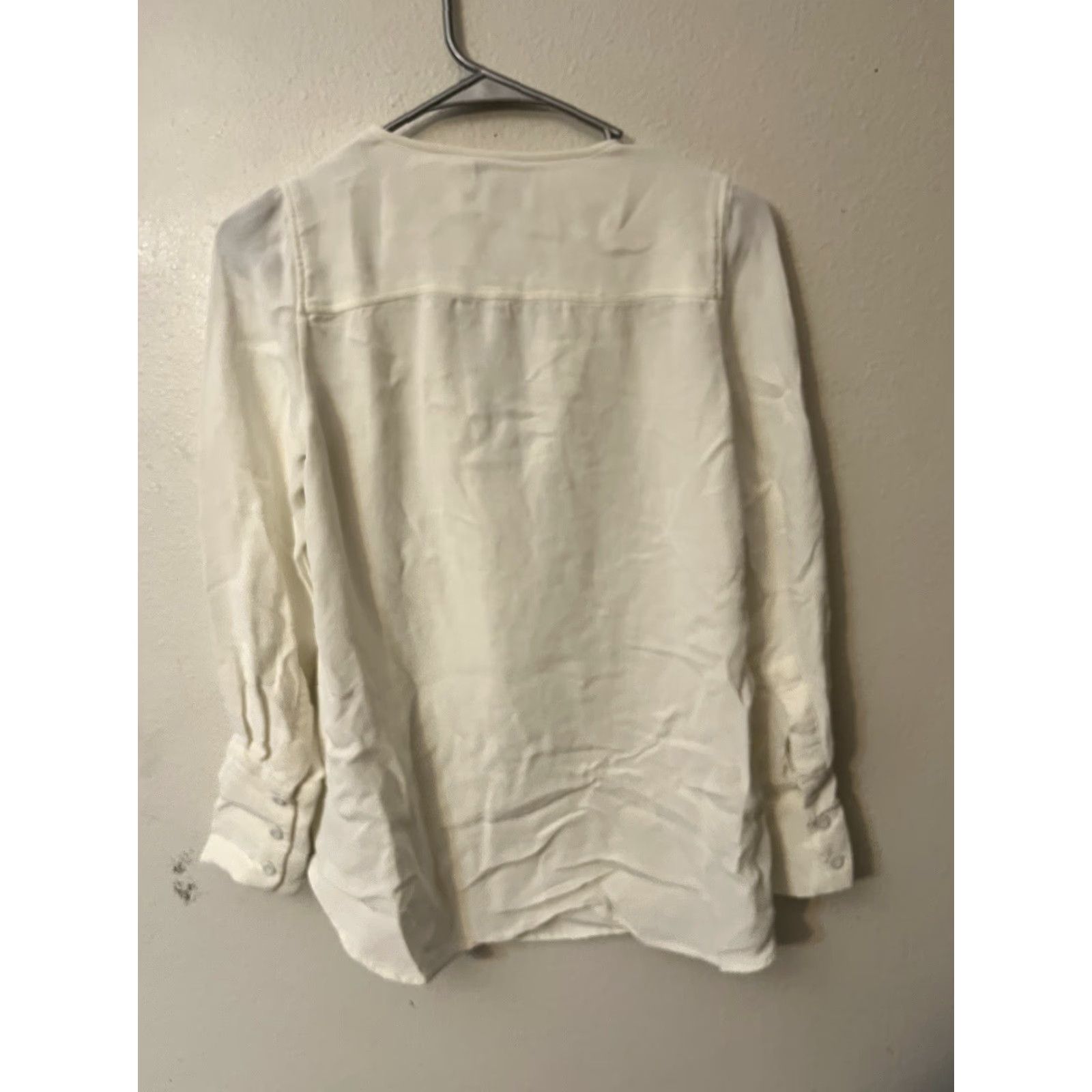 J.Crew J.Crew White Long Sleeve Henley Style Blouse Women Size 4 Stretch Italian Hidden Neckline A9993 Size S / US 4 / IT 40 - 2 Thumbnail