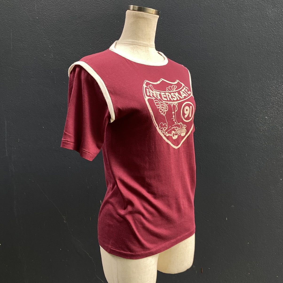 Vintage Medalisty Pride SULA Burgundy Interskate Graphic T-Shirt Size S / US 4 / IT 40 - 4 Thumbnail