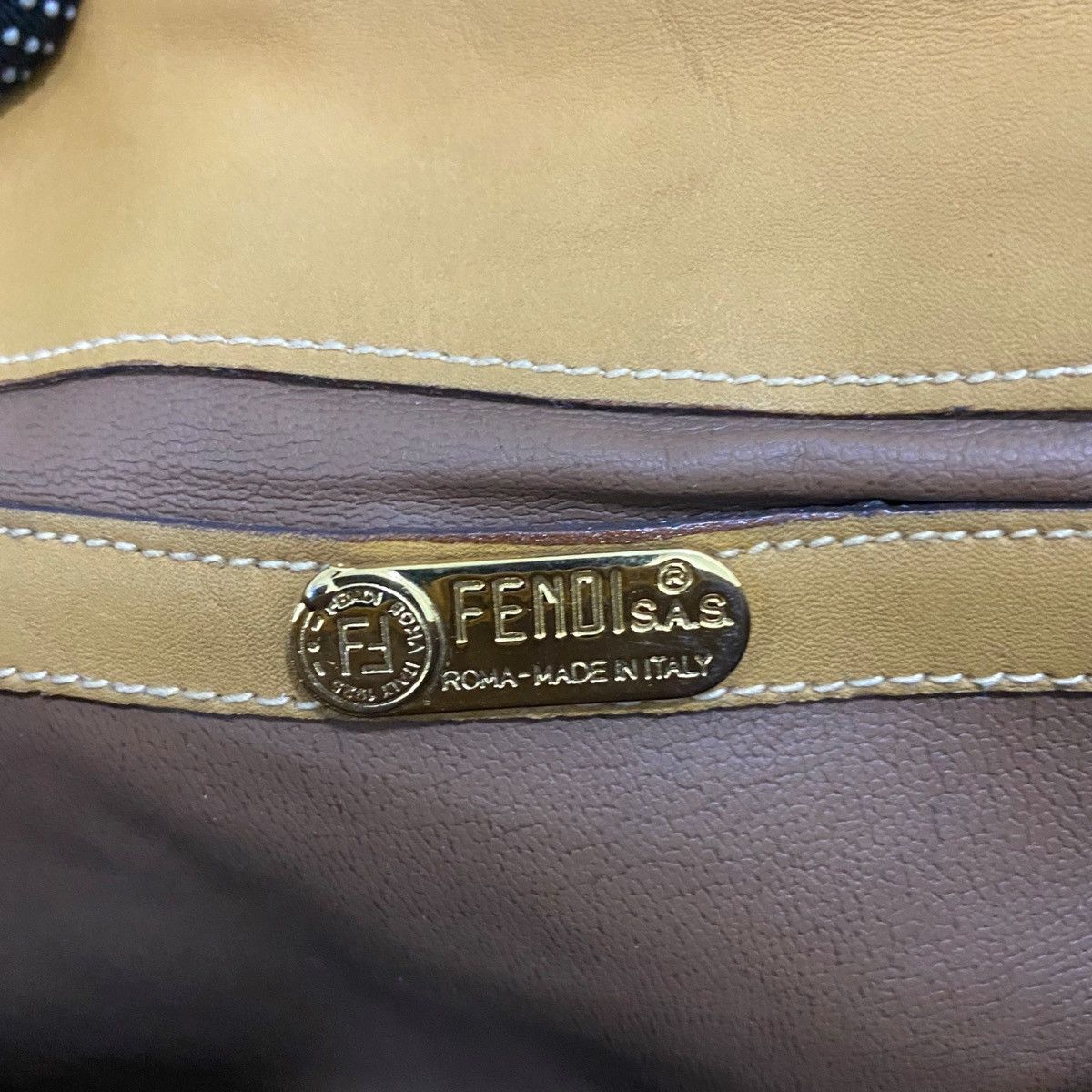 Fendi ‼️LASTDROP‼️ AUTHENTIC FENDI ROMA VINTAGE CROSSBODY BAG Size ONE SIZE - 11 Thumbnail