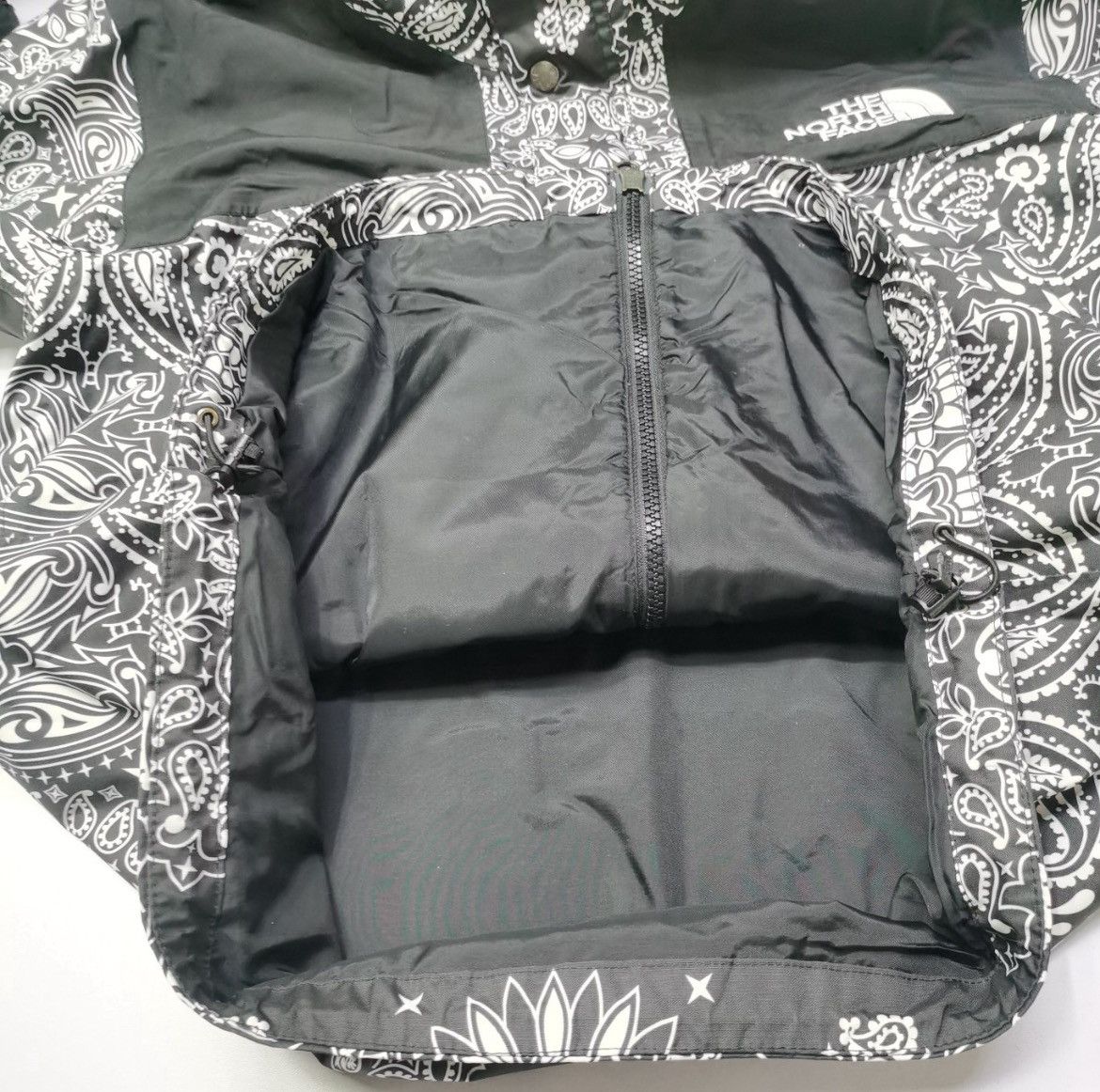 Supreme × The North Face Supreme x The North Face Bandana Mountain Jacket Size US L / EU 52-54 / 3 - 9 Thumbnail