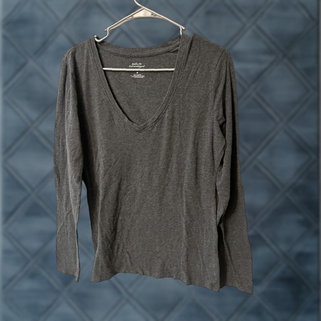 Banana Republic Banana Republic T Shirt - Gray - M - Long Sleeve V-Neck Blouse Shirt Womens Size M / US 6-8 / IT 42-44 - 1 Thumbnail