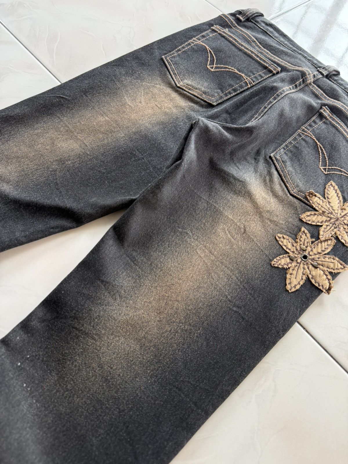 Japanese Brand Cosmo Japan Weed Leaf Suede Patch Mud Fade Flared Jeans Size US 27 - 15 Thumbnail