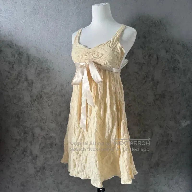 Burberry Beige Wool Blend Sleeveless Dress.