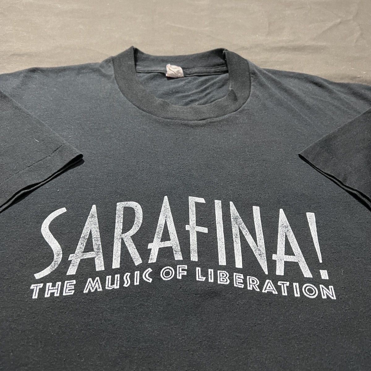 Vintage Vintage 80s SARAFINA MUSIC OF LIBERATION Black History Tee Size US XL / EU 56 / 4 - 1 Thumbnail