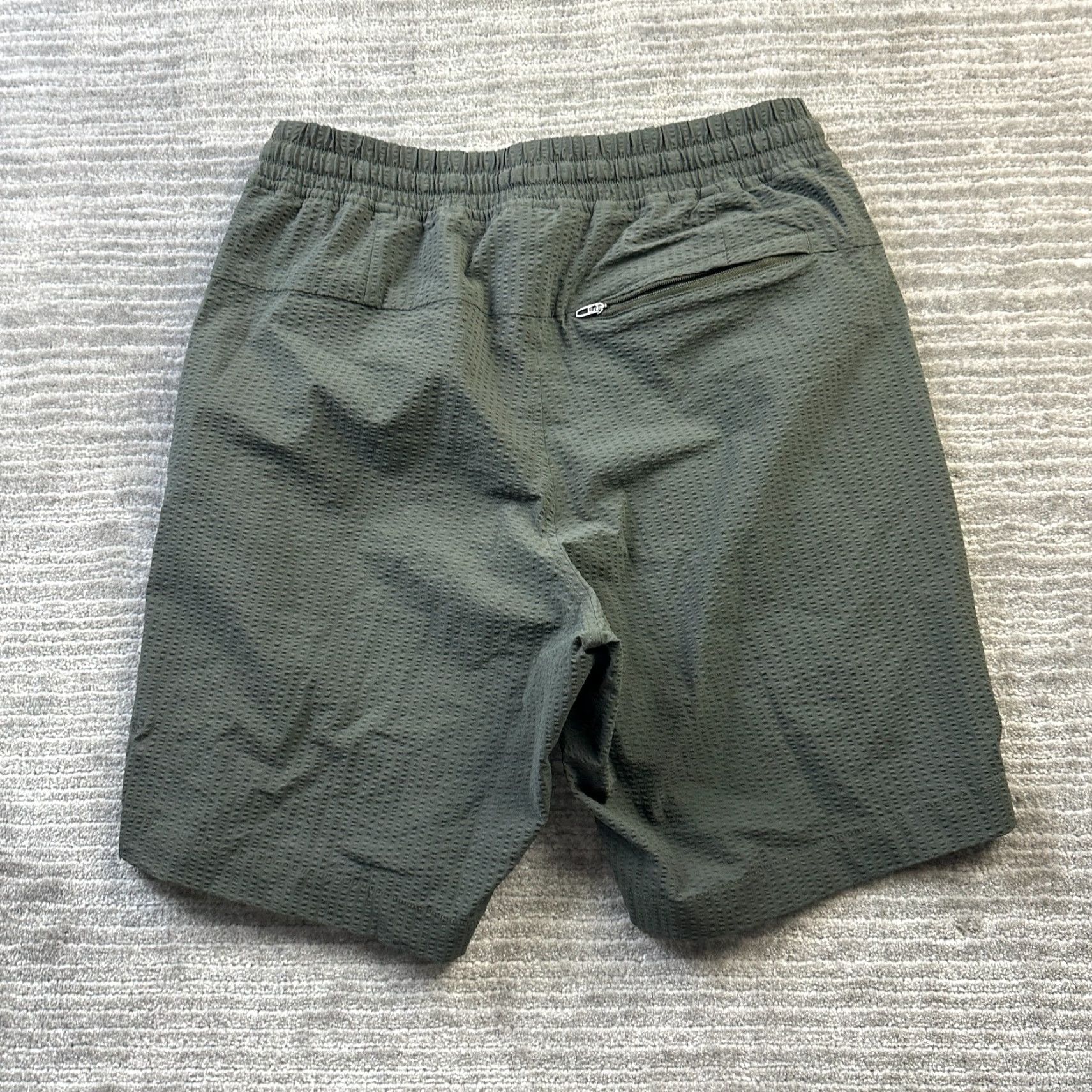 Lululemon Lululemon Shorts Mens Small Bowline Seersucker 8" Gray Polyester Drawstring Pockets Athletic Activewear 8 in Inseam Regular Size US 29 - 2 Thumbnail
