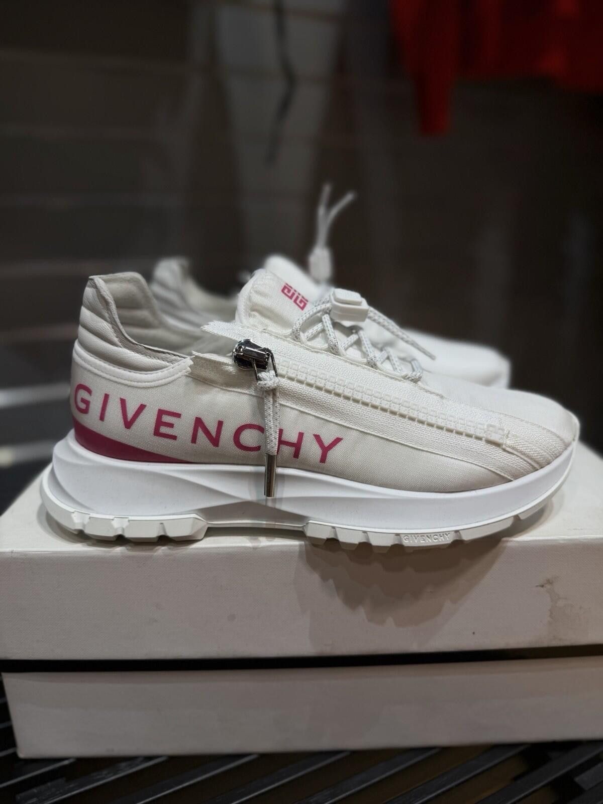 Givenchy Givenchy Spectre Logo Zip Runner Sneakers Size 39 (9US) W Size US 9 / IT 39 - 8 Thumbnail