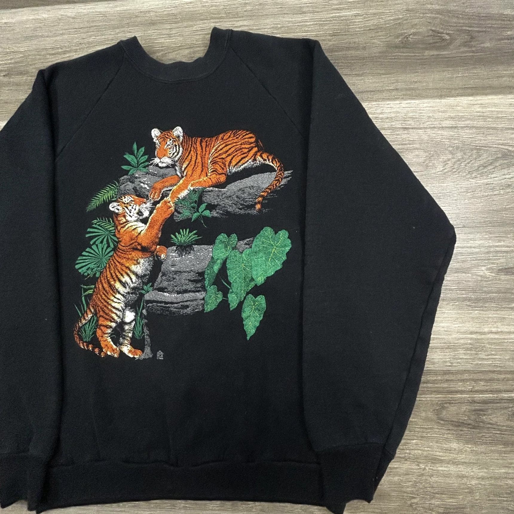 Hanes VINTAGE Tiger Sweatshirt Mens M Black Raglan Crew Neck Fleece Graphic Print 80s Nature USA Size US M / EU 48-50 / 2 - 4 Thumbnail
