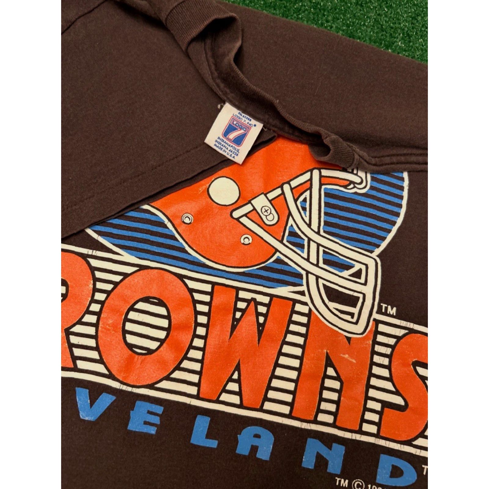 Logo 7 VINTAGE 90s Cleveland Browns NFL Logo 1991 VTG Shirt Mens Size Medium USA Logo 7 Black Short Sleeve T-Shirt Browns Mens Medium 90s Sports Vintage Size US M / EU 48-50 / 2 - 2 Thumbnail
