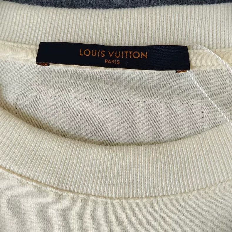 Louis Vuitton Louis Vuitton White plane full logo short sleeve Size US L / EU 52-54 / 3 - 3 Thumbnail