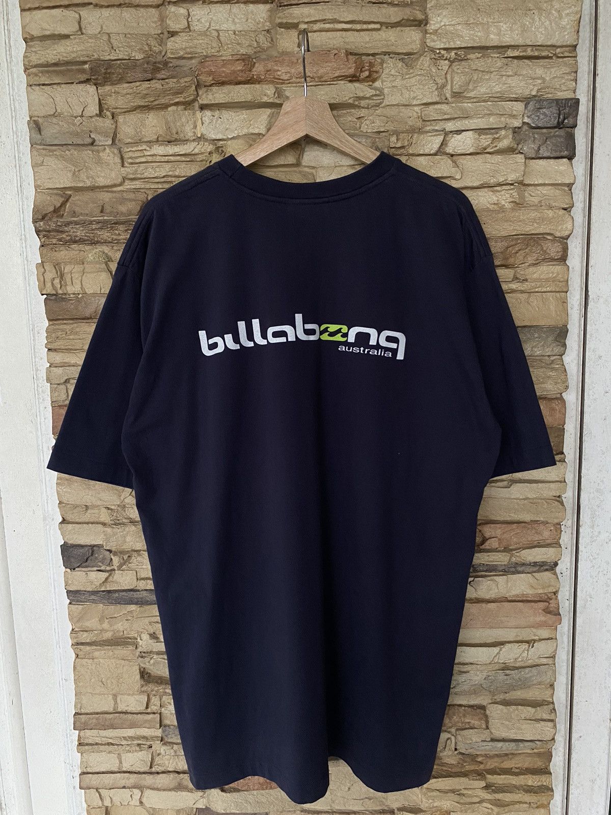 Vintage Vintage 90s Billabong Australia Backhit Print Logo Surfing Tees Size US XL / EU 56 / 4 - 1 Thumbnail